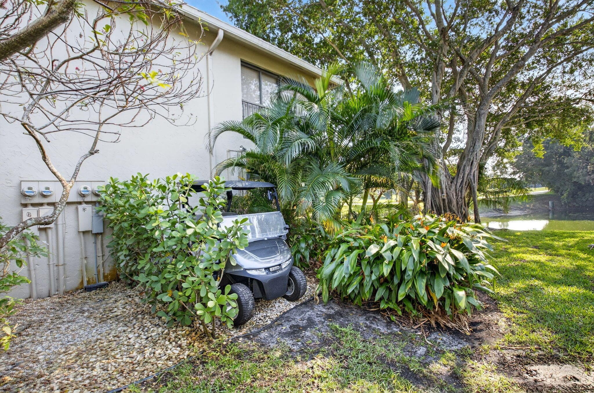 18 Westgate Lane E, Boynton Beach, FL 33436 — photo 13 of 86