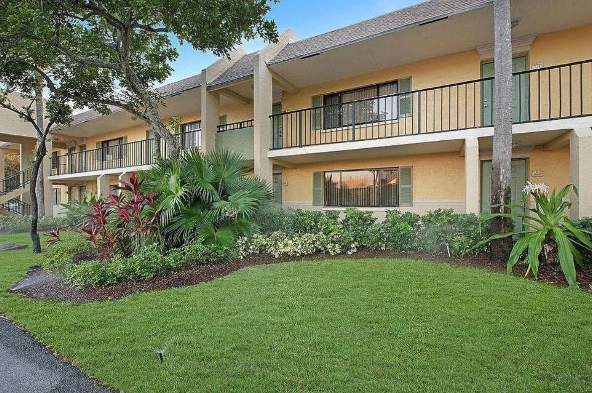 416 Meadows Circle, Boynton Beach, FL 33436 — photo 1 of 6