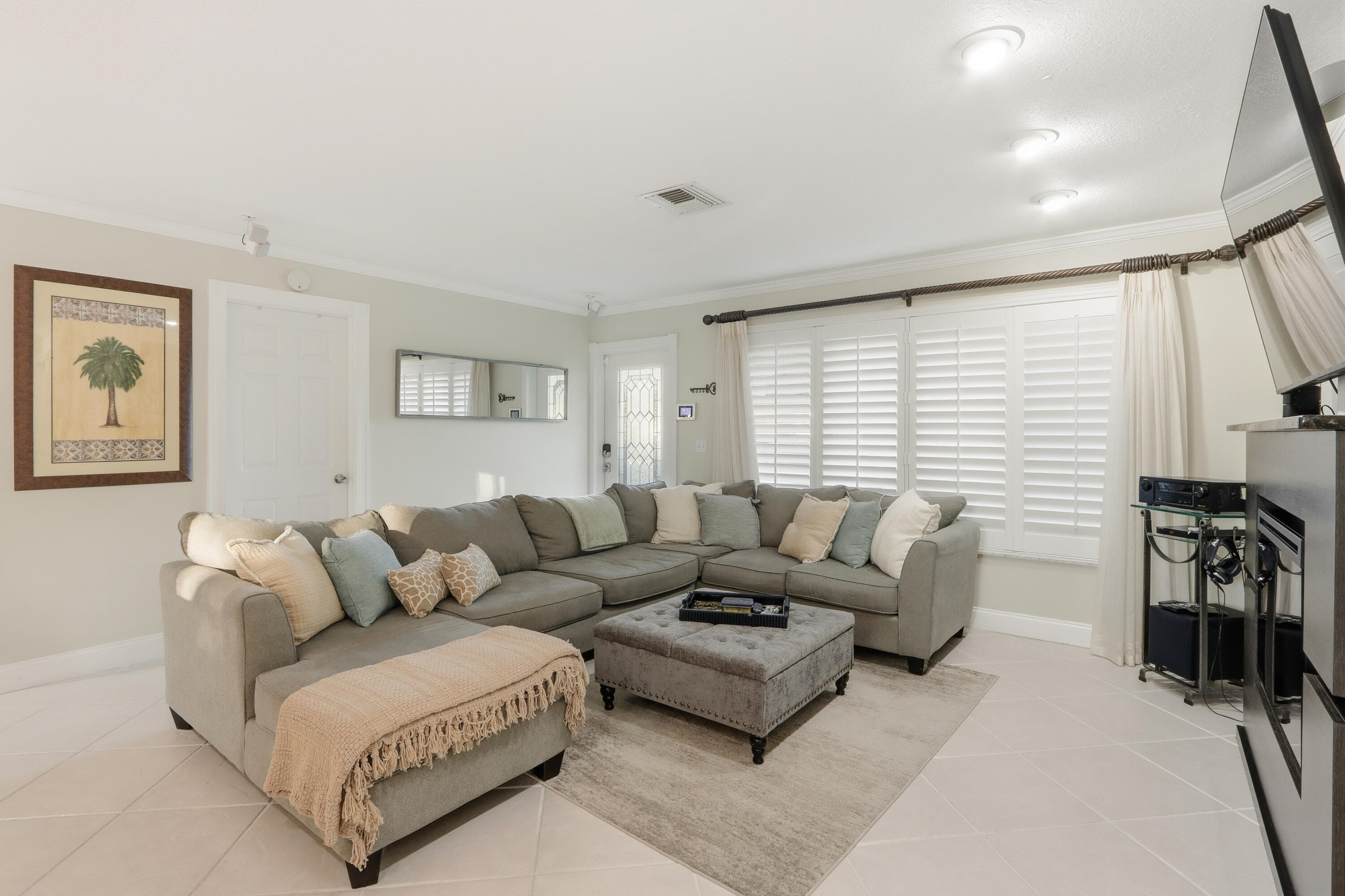 1905 Meadow Court, Palm Springs, FL 33406 — photo 17 of 45