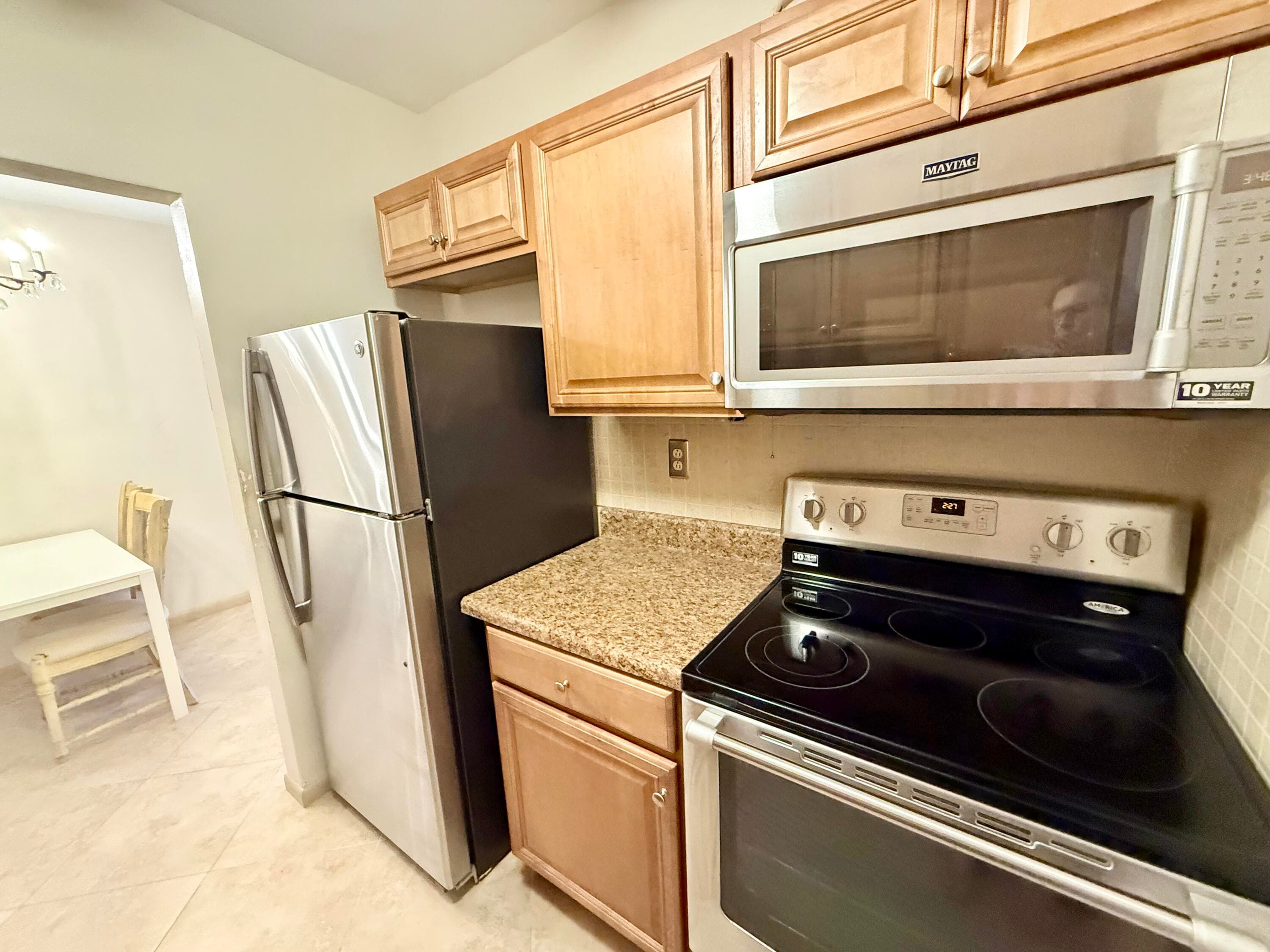 2204 Lake Osborne Drive 5, Lake Worth Beach, FL 33461 — photo 5 of 18