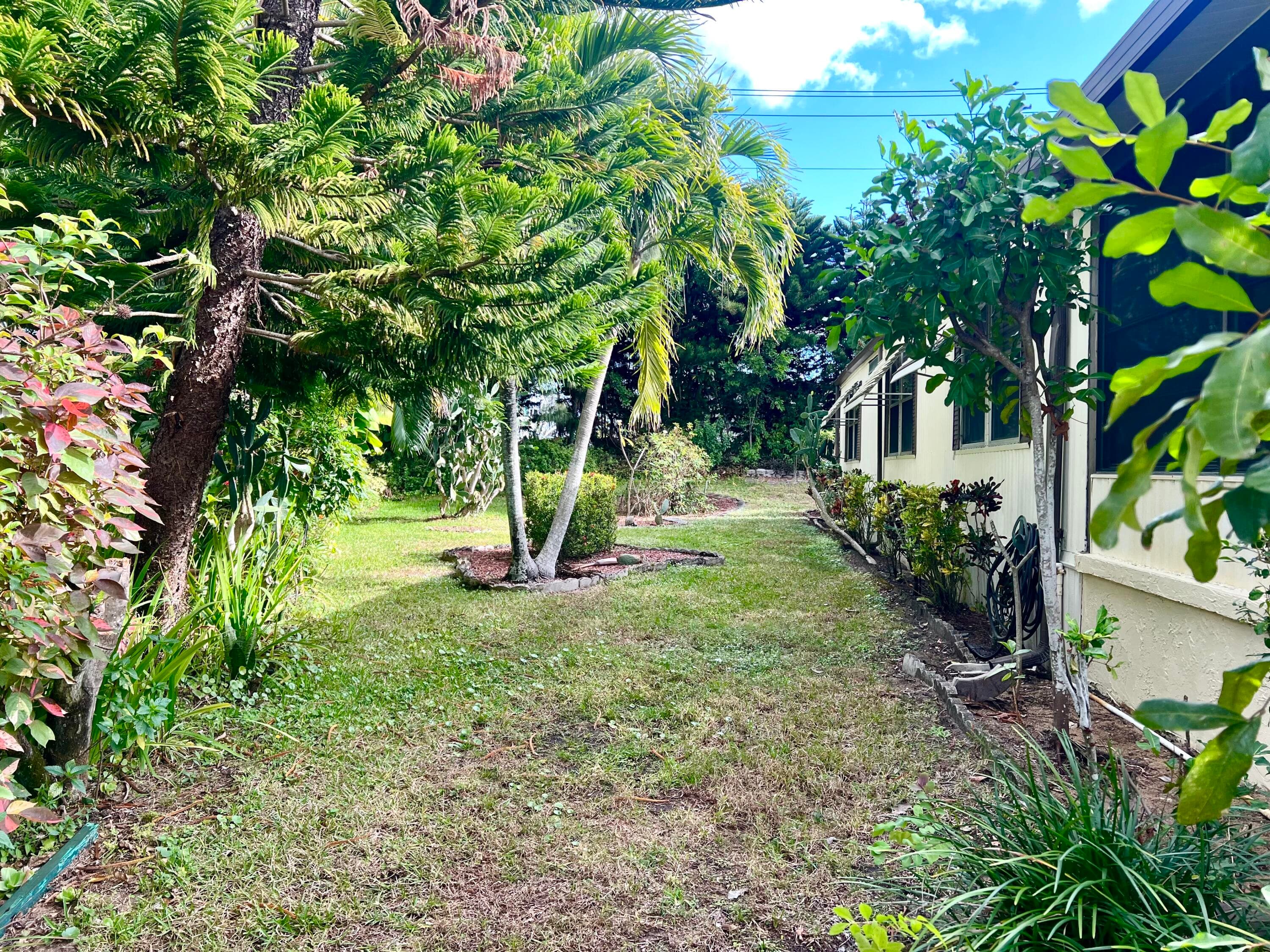 8011 SE Homestead Avenue, Hobe Sound, FL 33455 — photo 3 of 32