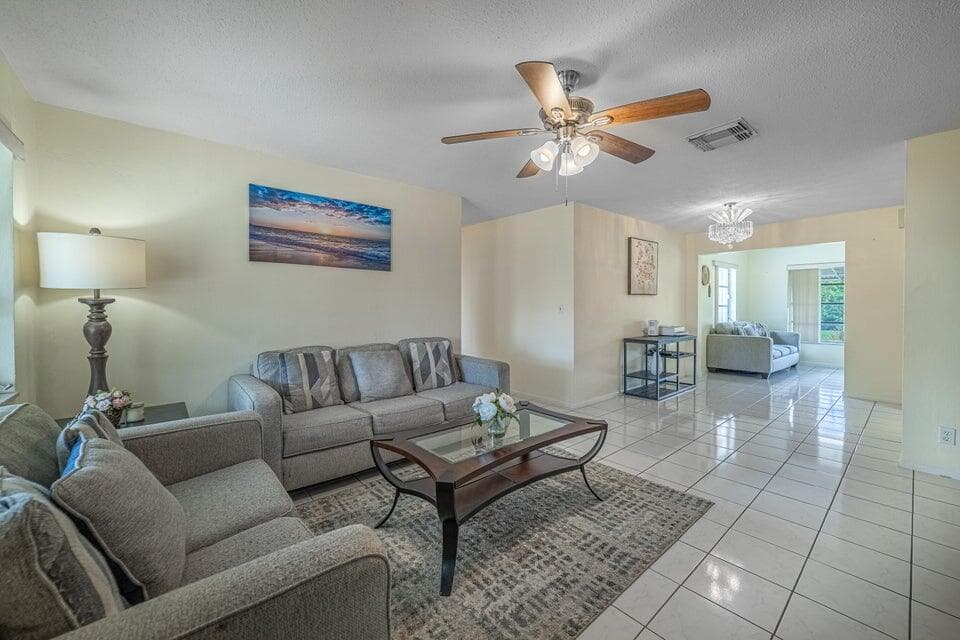 135 NW 14th Street, Boynton Beach, FL 33426 — photo 8 of 42