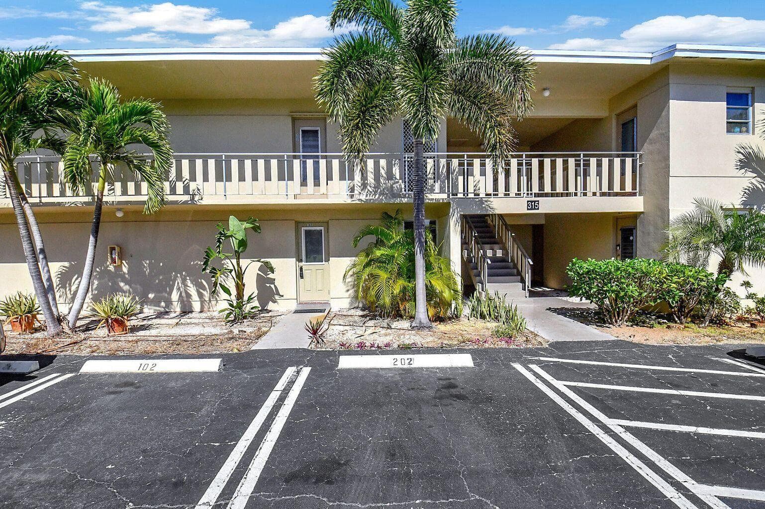 315 Circle Drive S 102, Boynton Beach, FL 33435 — photo 2 of 31