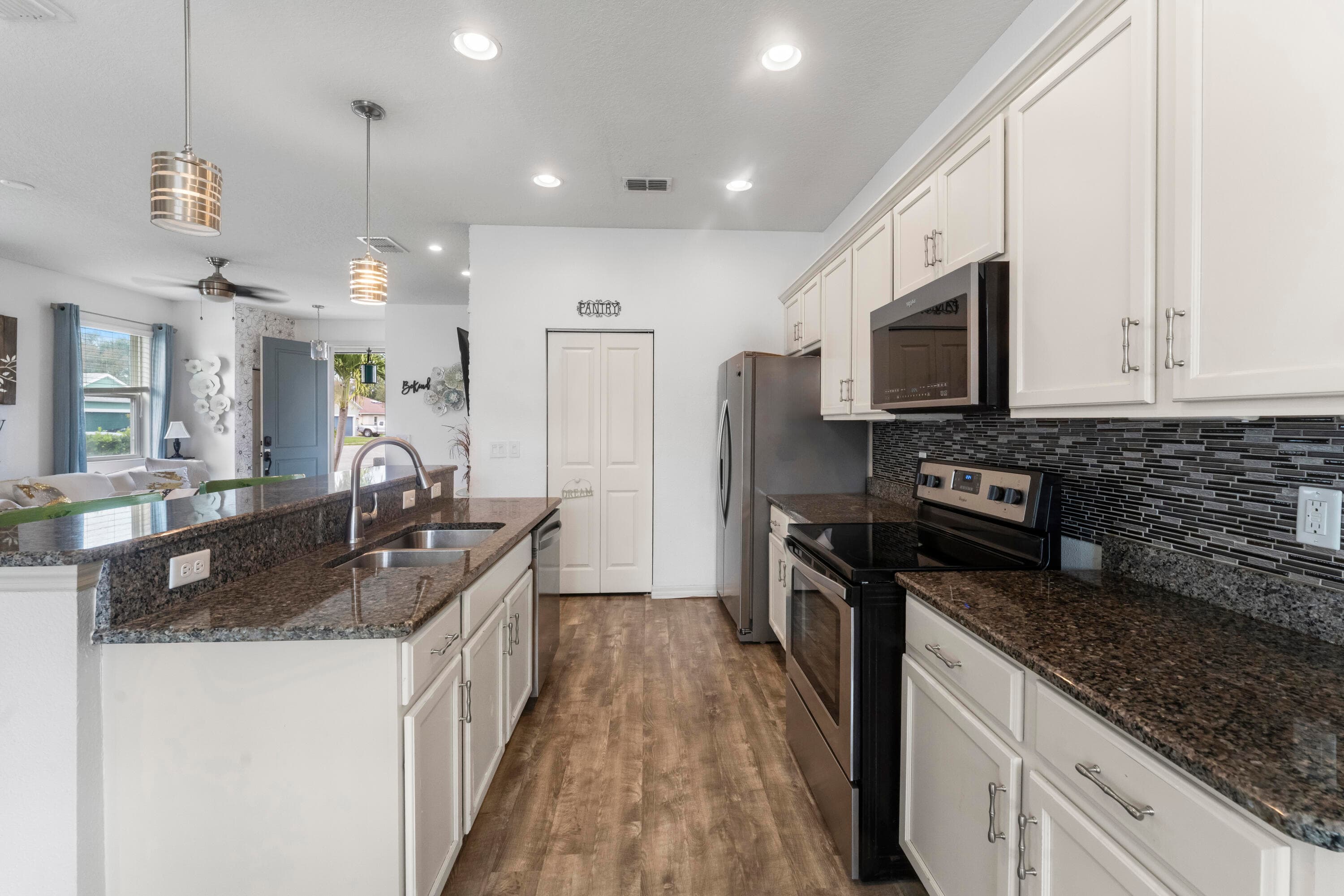 110 65th Avenue E, Bradenton, FL 34203 — photo 13 of 42