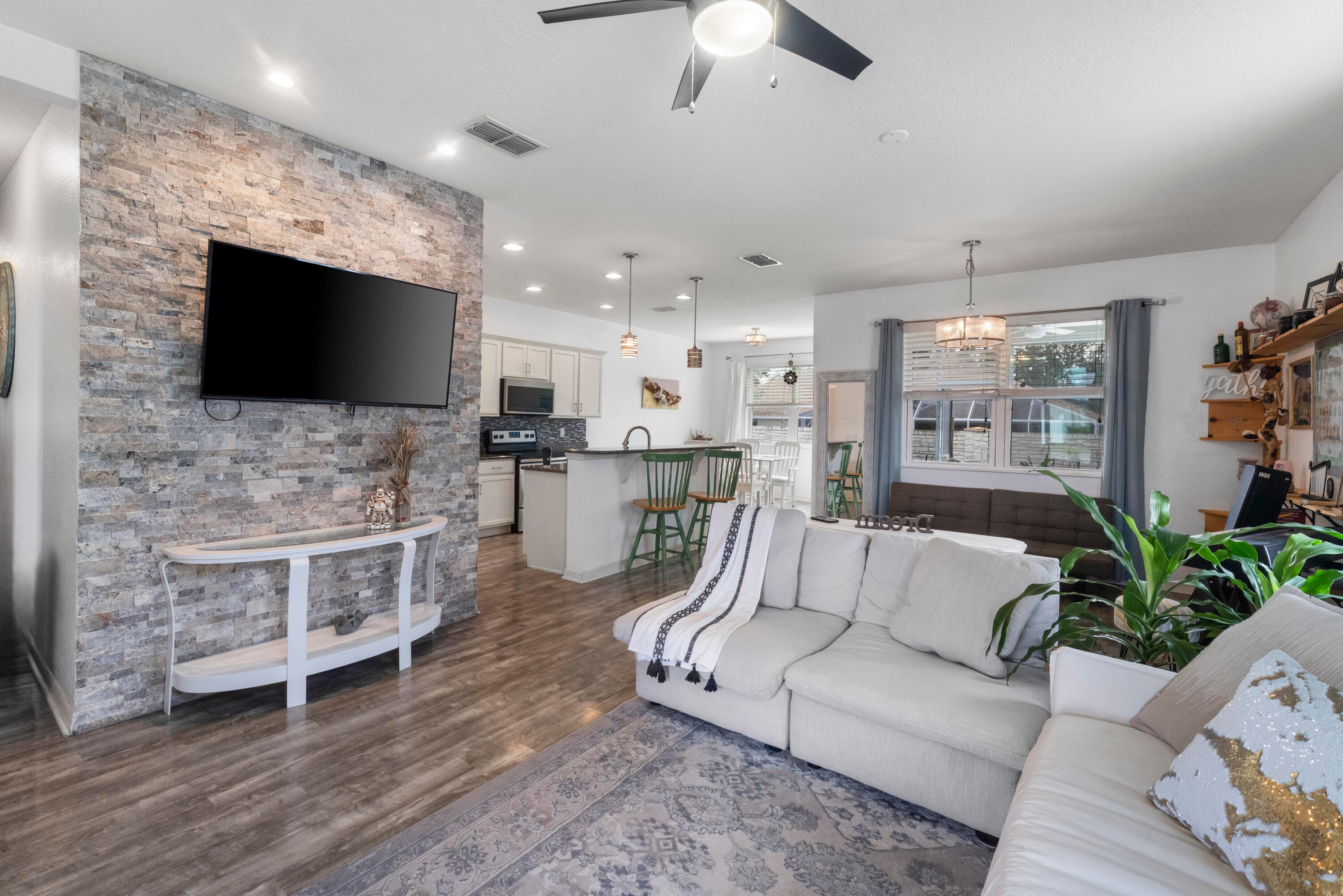 110 65th Avenue E, Bradenton, FL 34203 — photo 8 of 42