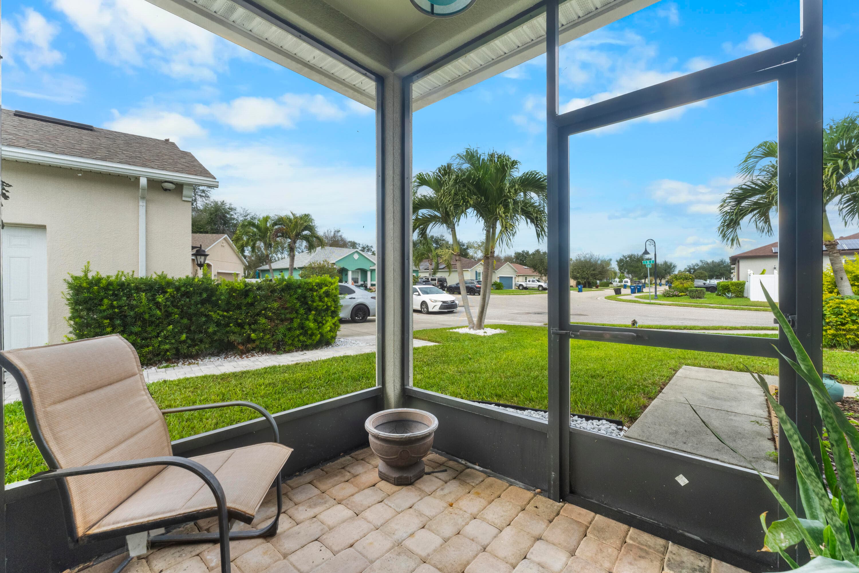 110 65th Avenue E, Bradenton, FL 34203 — photo 4 of 42