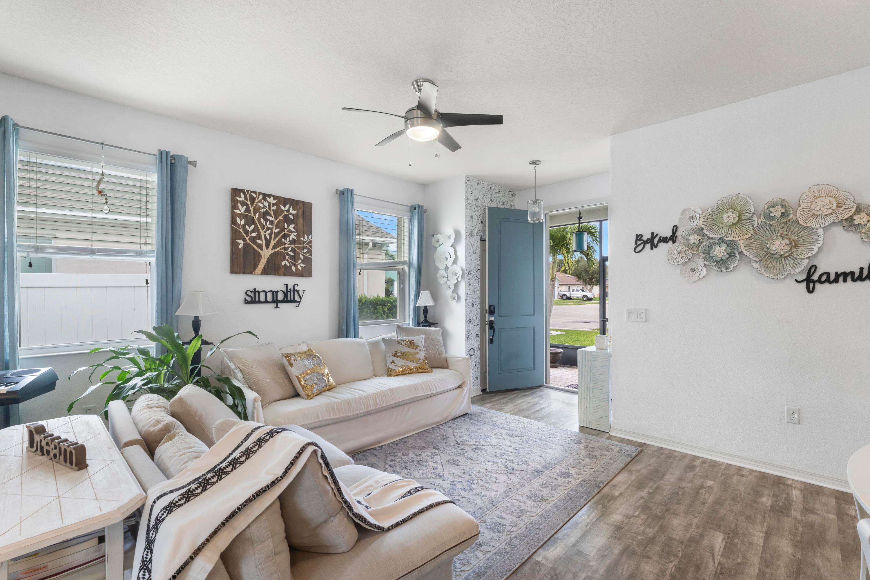 110 65th Avenue E, Bradenton, FL 34203 — photo 5 of 42