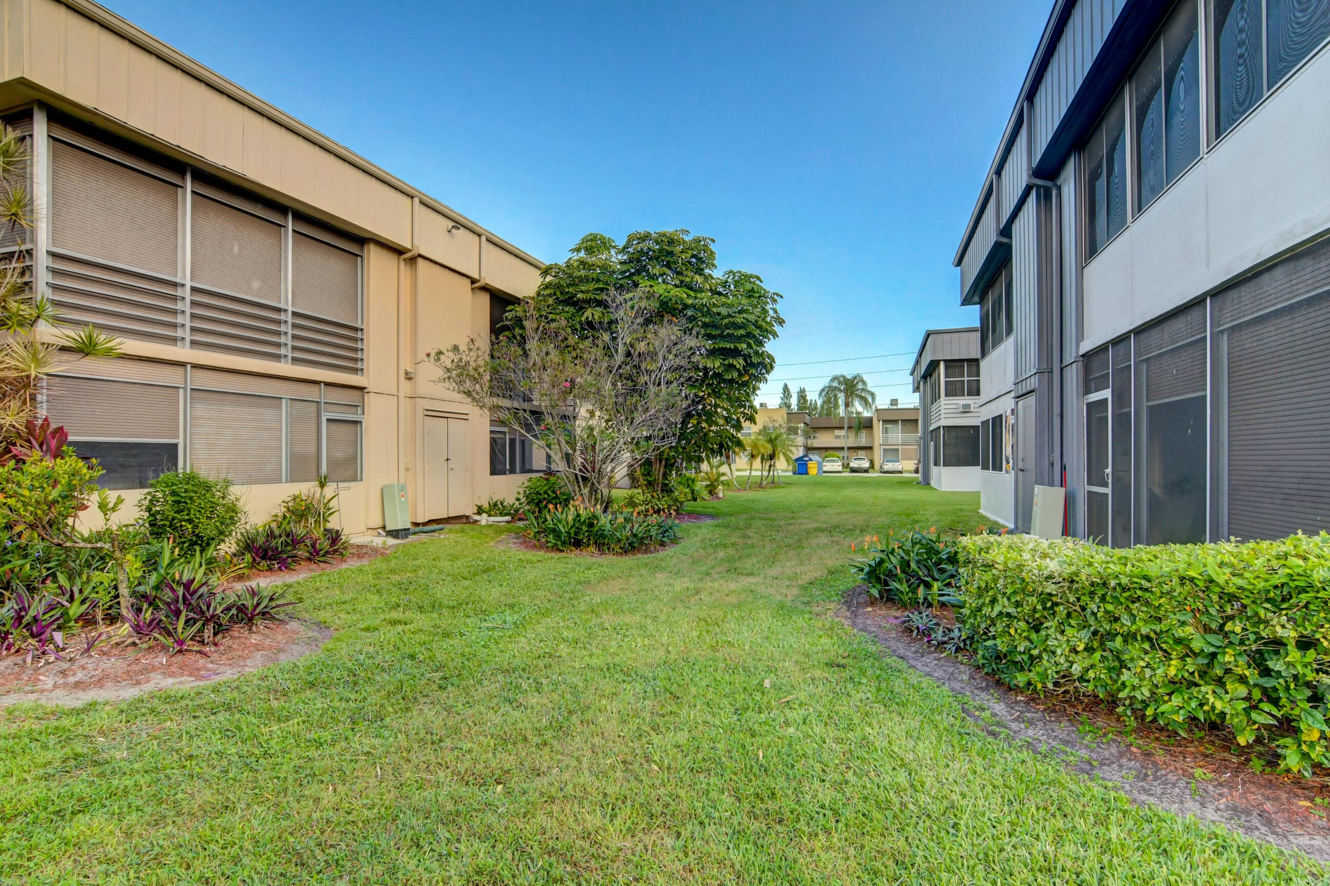 42 Burgundy A A, Delray Beach, FL 33484 — photo 34 of 39