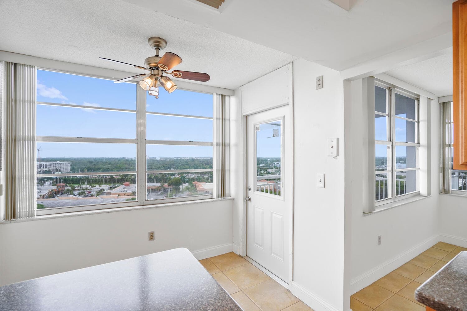 18051 Biscayne Boulevard 1504, Aventura, FL 33160 — photo 9 of 92
