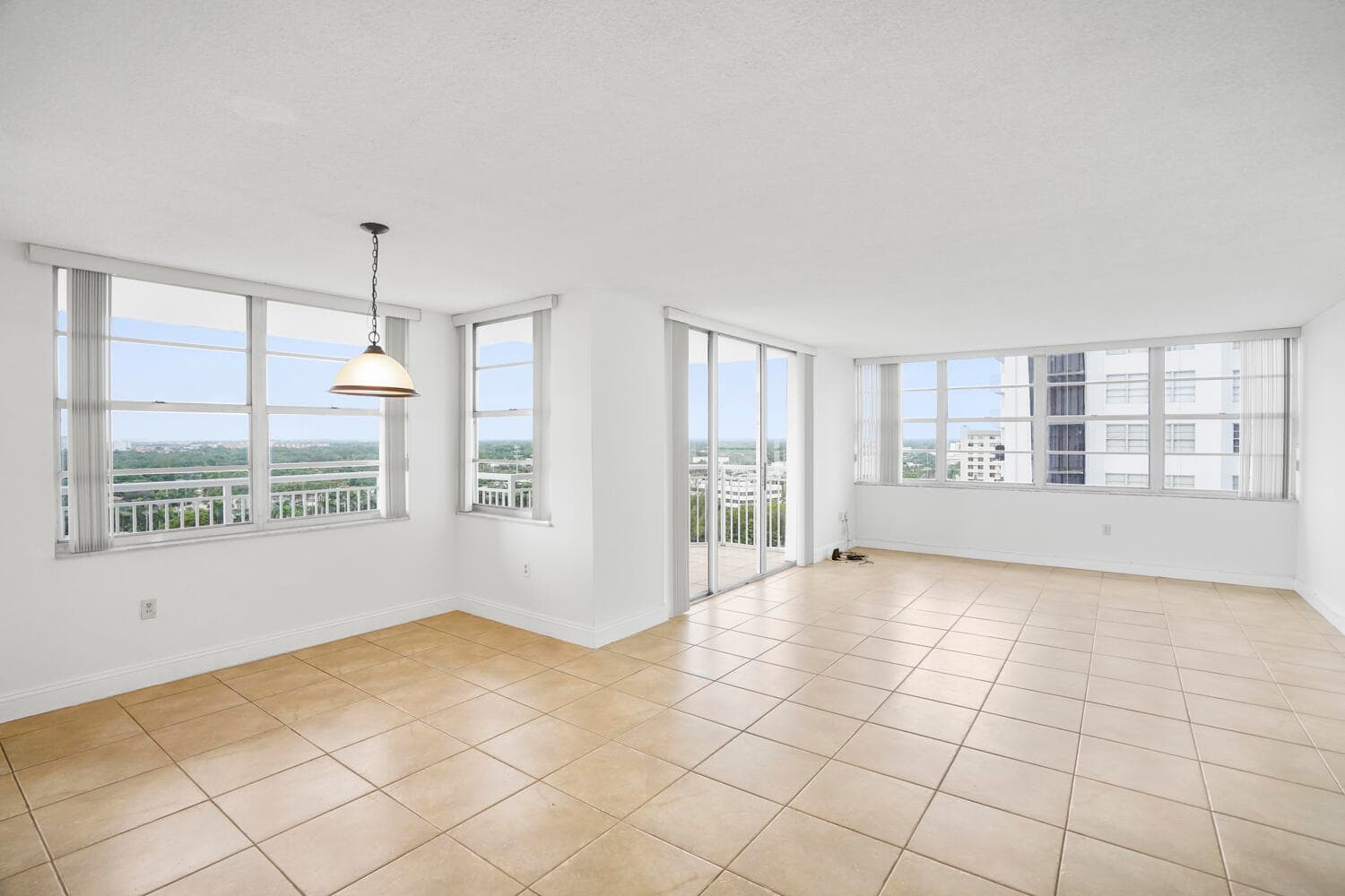 18051 Biscayne Boulevard 1504, Aventura, FL 33160 — photo 49 of 92