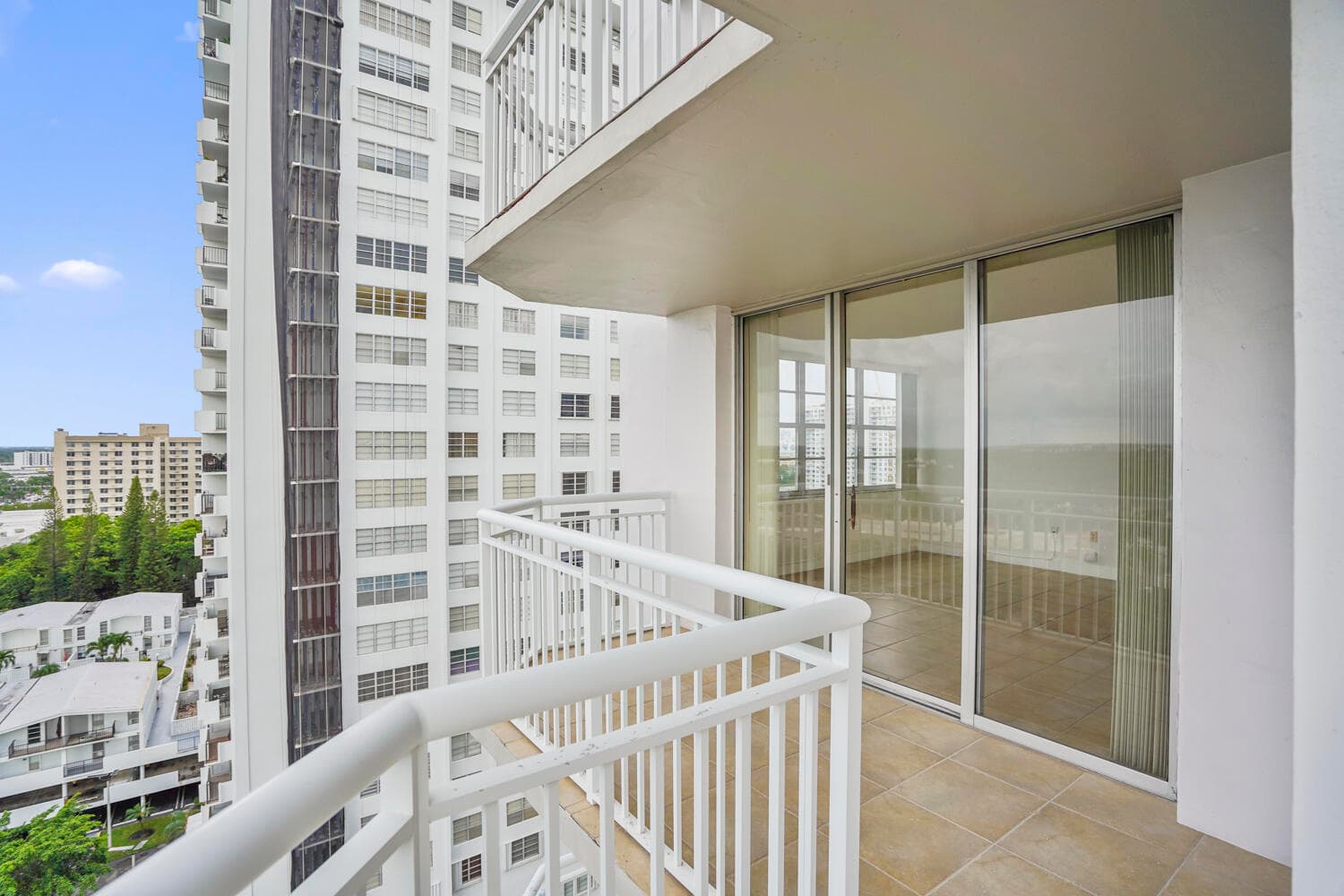 18051 Biscayne Boulevard 1504, Aventura, FL 33160 — photo 64 of 92