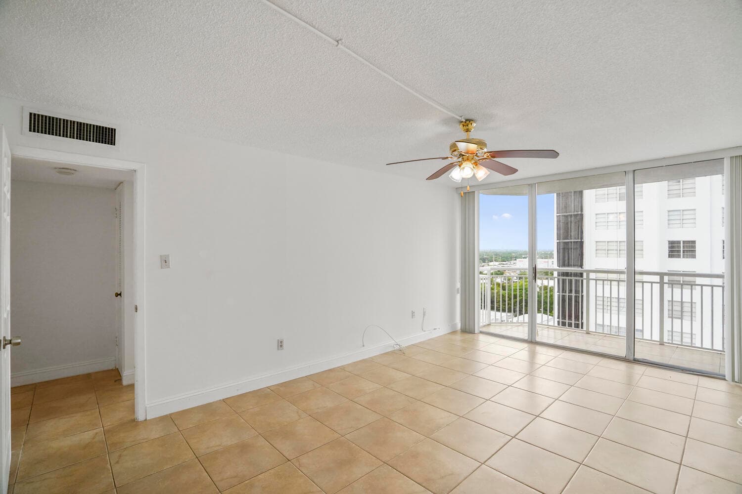 18051 Biscayne Boulevard 1504, Aventura, FL 33160 — photo 68 of 92