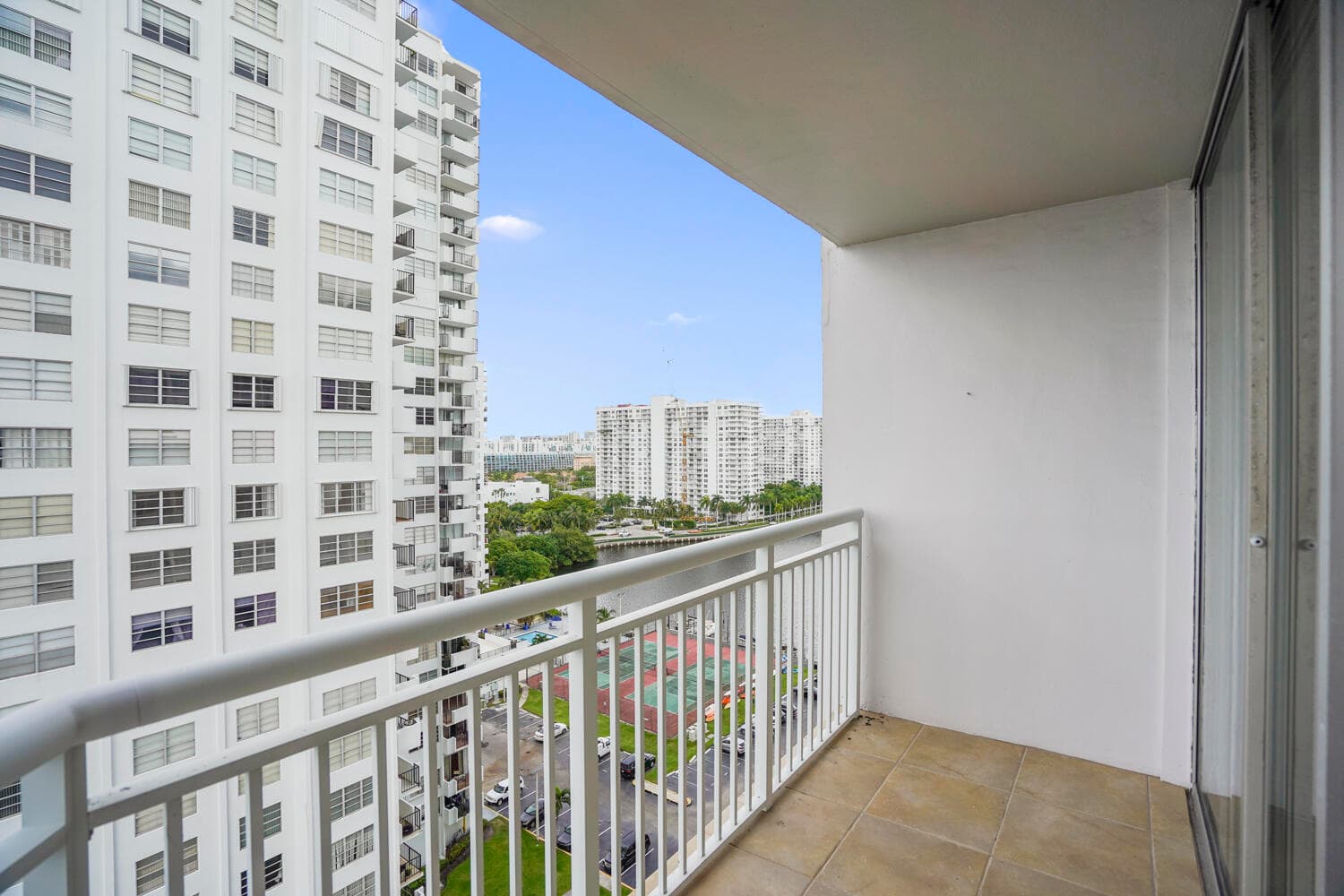 18051 Biscayne Boulevard 1504, Aventura, FL 33160 — photo 71 of 92