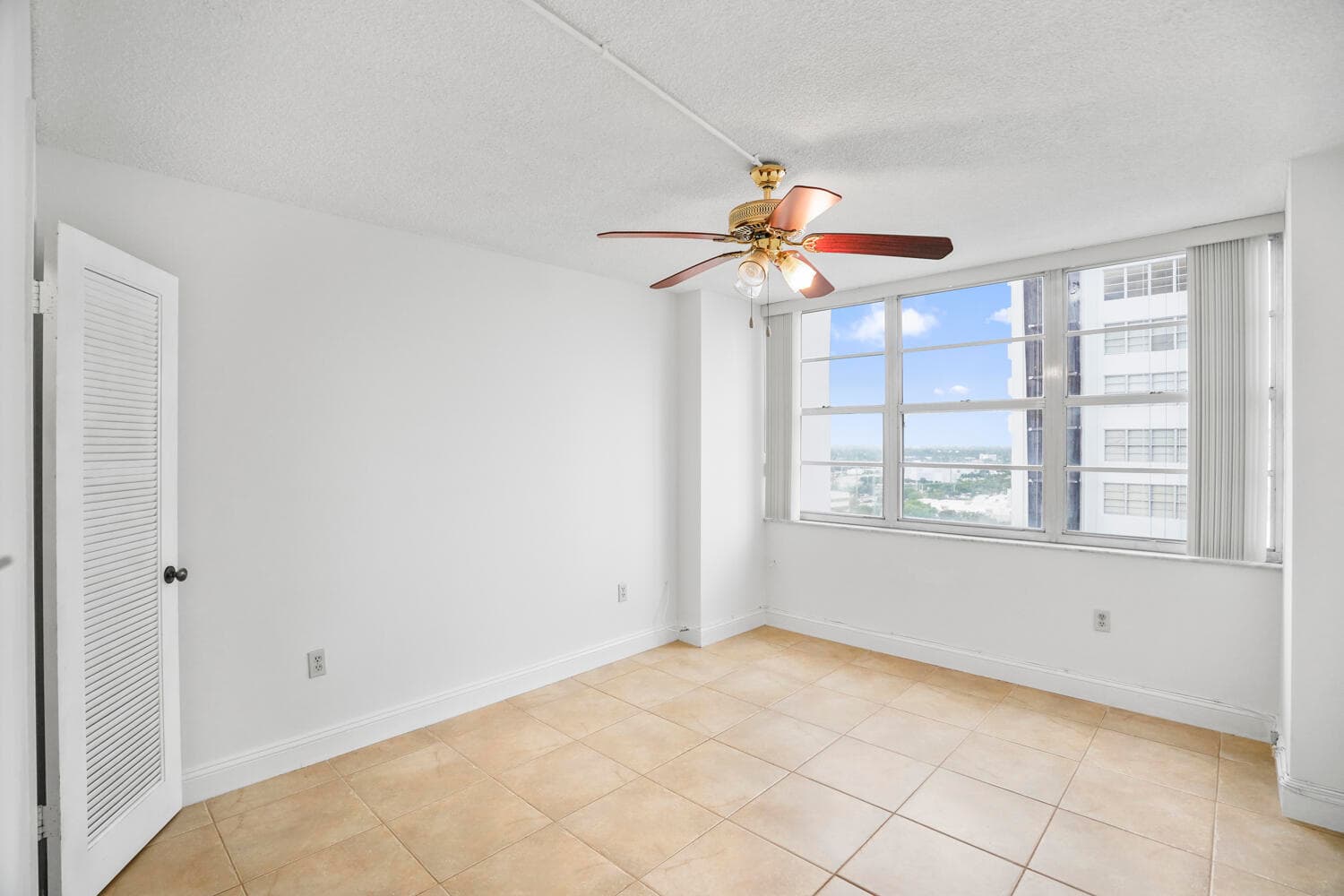 18051 Biscayne Boulevard 1504, Aventura, FL 33160 — photo 73 of 92