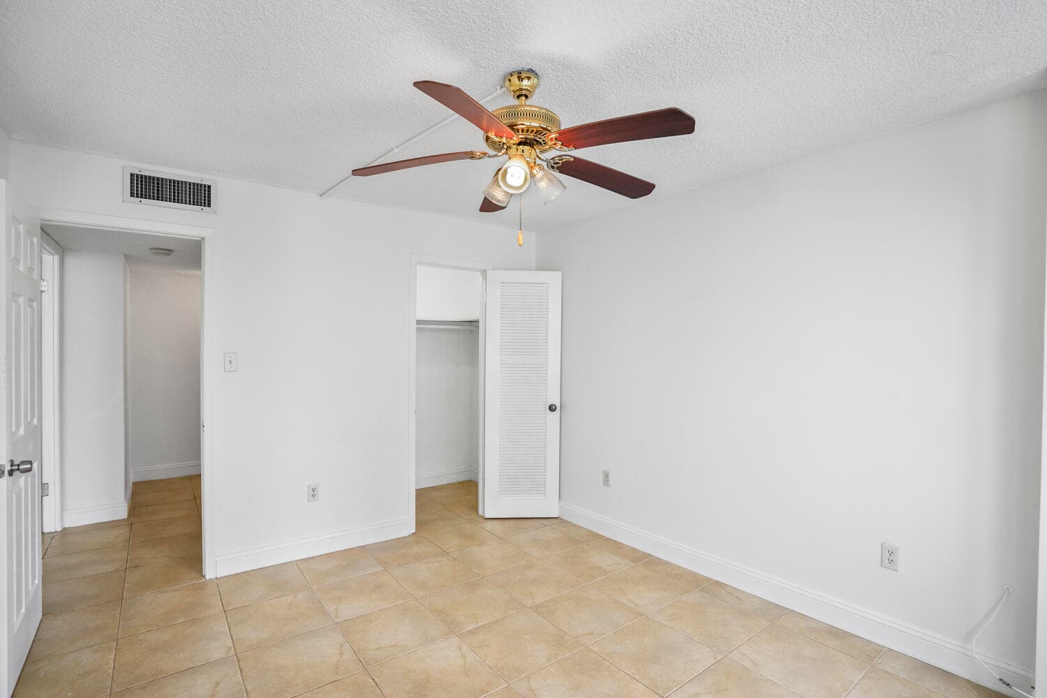 18051 Biscayne Boulevard 1504, Aventura, FL 33160 — photo 74 of 92