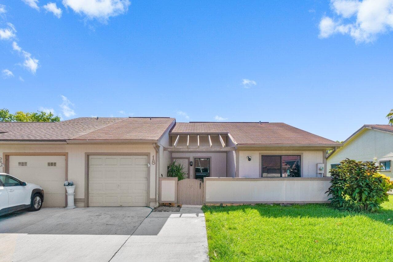 18 Winchmore Lane, Boynton Beach, FL 33426 — photo 1 of 30
