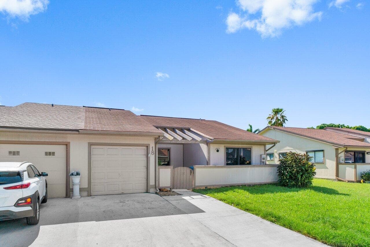 18 Winchmore Lane, Boynton Beach, FL 33426 — photo 2 of 30