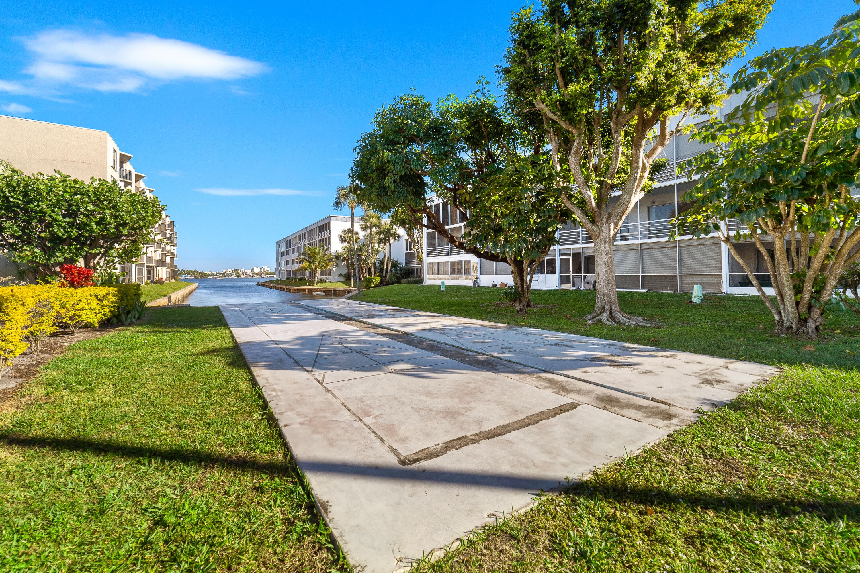 896 N Federal Highway 530, Lantana, FL 33462 — photo 29 of 36