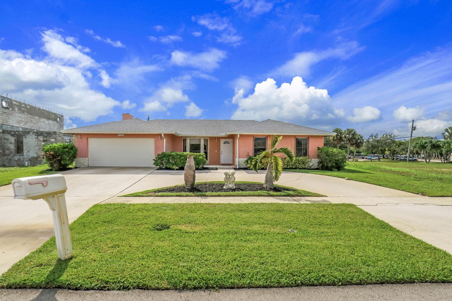 1334 N Mangonia Drive Drive, West Palm Beach, FL 33401 — photo 1 of 32