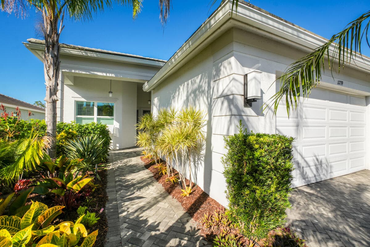 11739 SW Waterford Isle Way, Port St. Lucie, FL 34987 — photo 16 of 107
