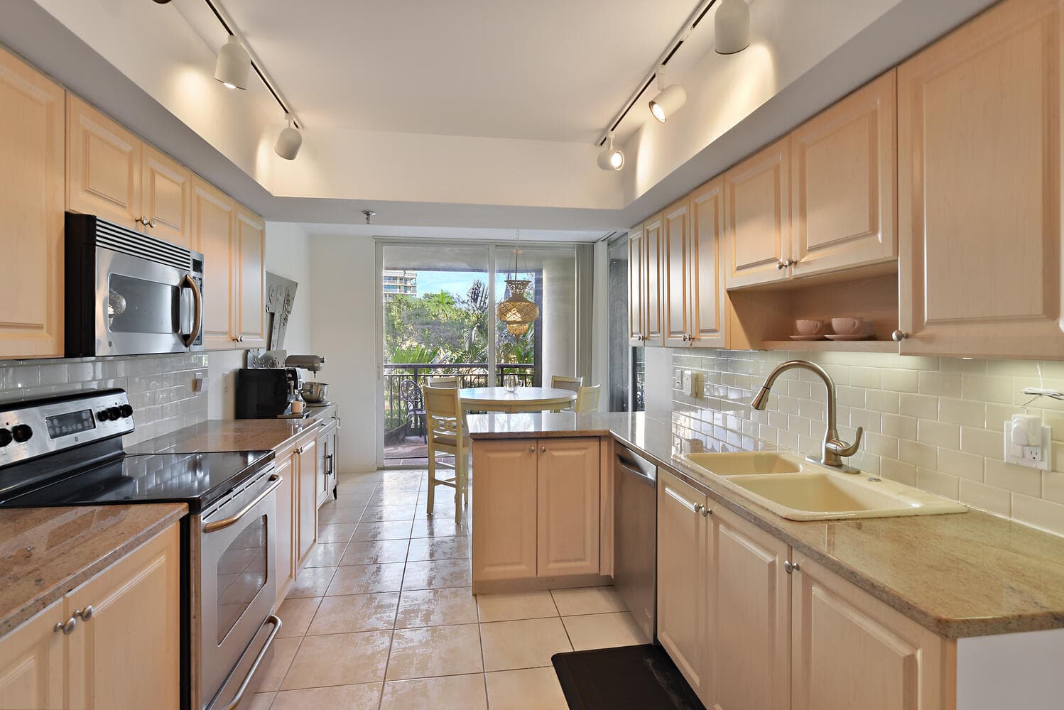 2427 Presidential Way 204, West Palm Beach, FL 33401 — photo 9 of 35