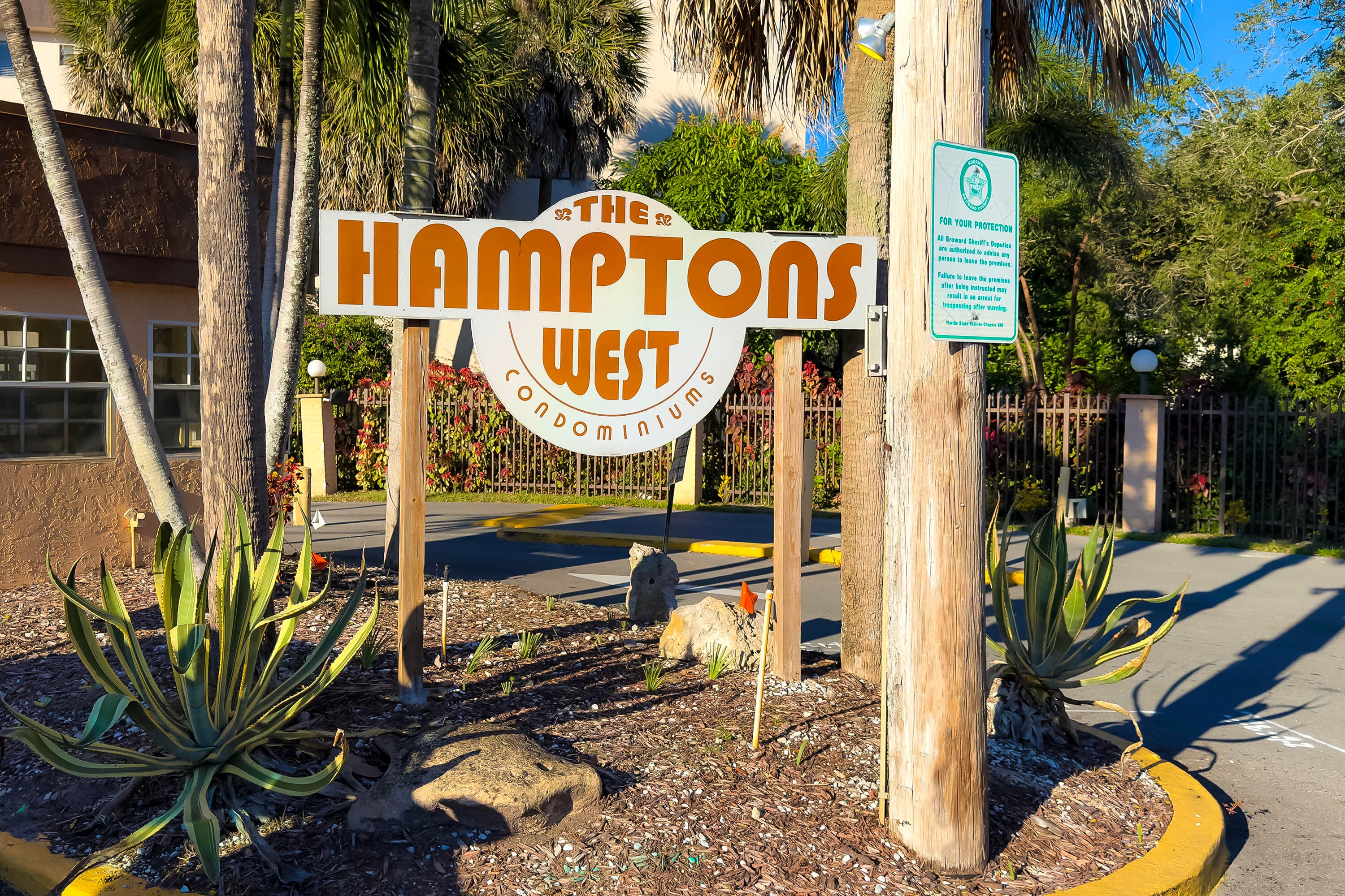 8030 Hampton Boulevard 502, North Lauderdale, FL 33068 — photo 2 of 51