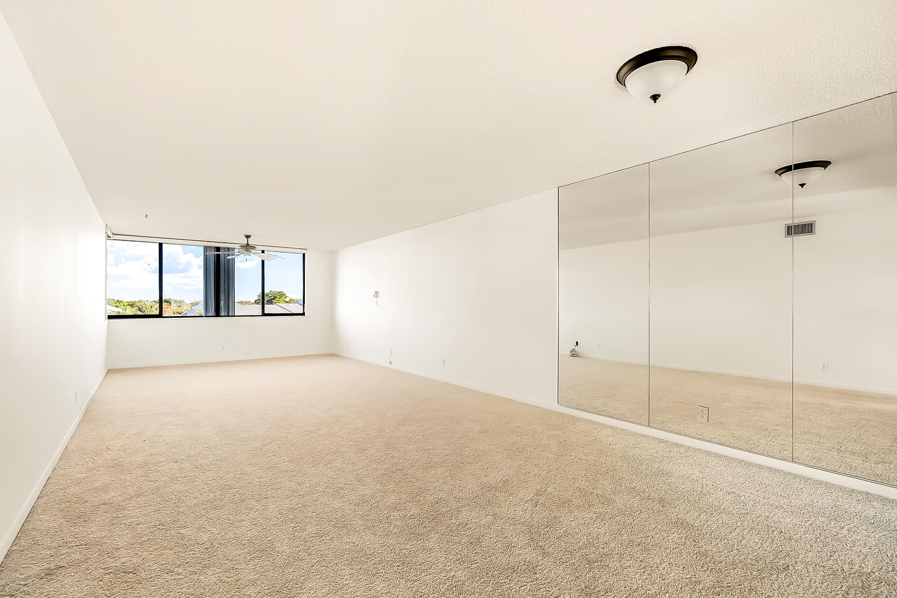 8030 Hampton Boulevard 502, North Lauderdale, FL 33068 — photo 7 of 51