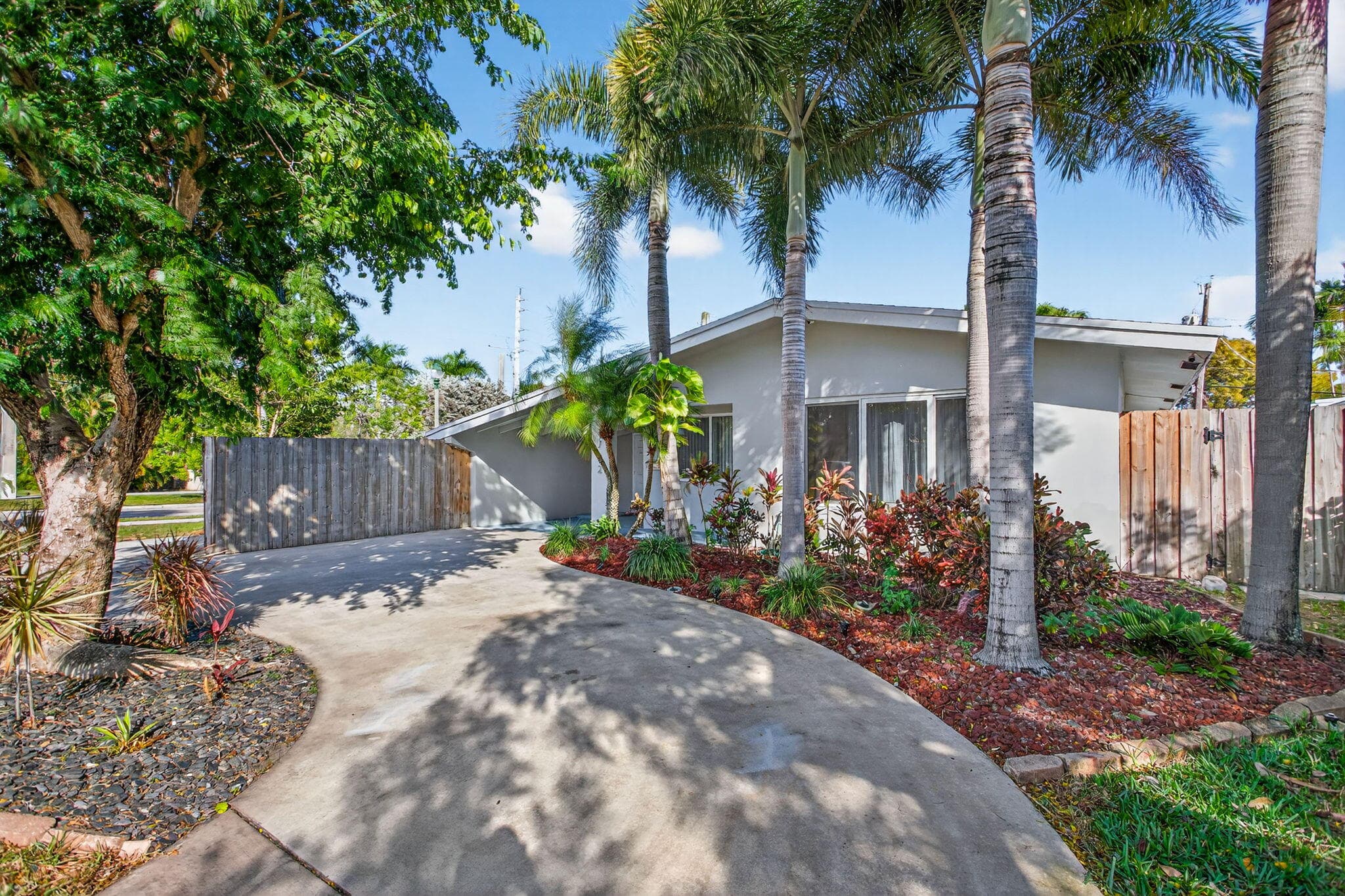 3792 NE 19th Avenue, Oakland Park, FL 33308 — photo 1 of 56