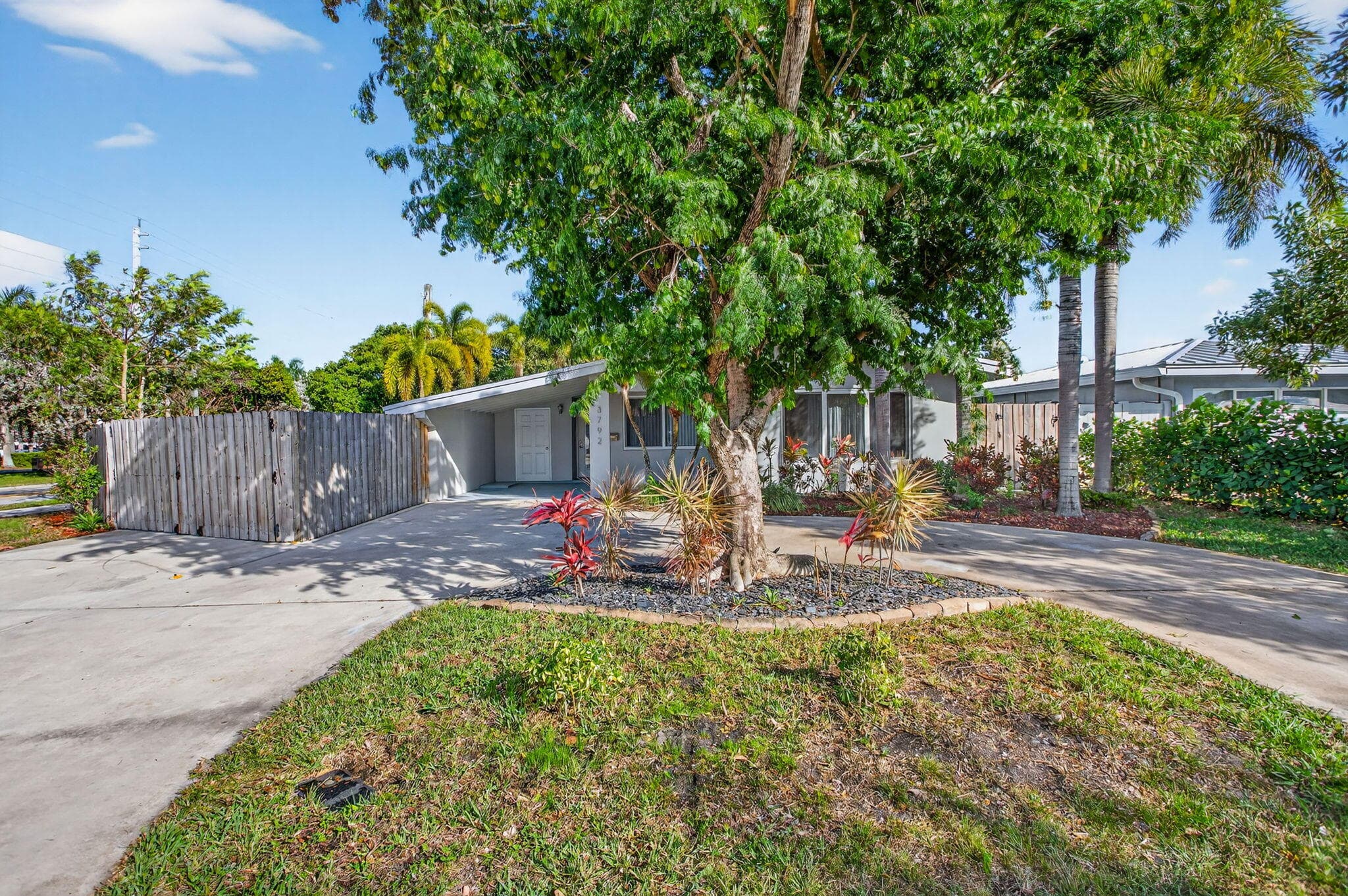 3792 NE 19th Avenue, Oakland Park, FL 33308 — photo 3 of 56