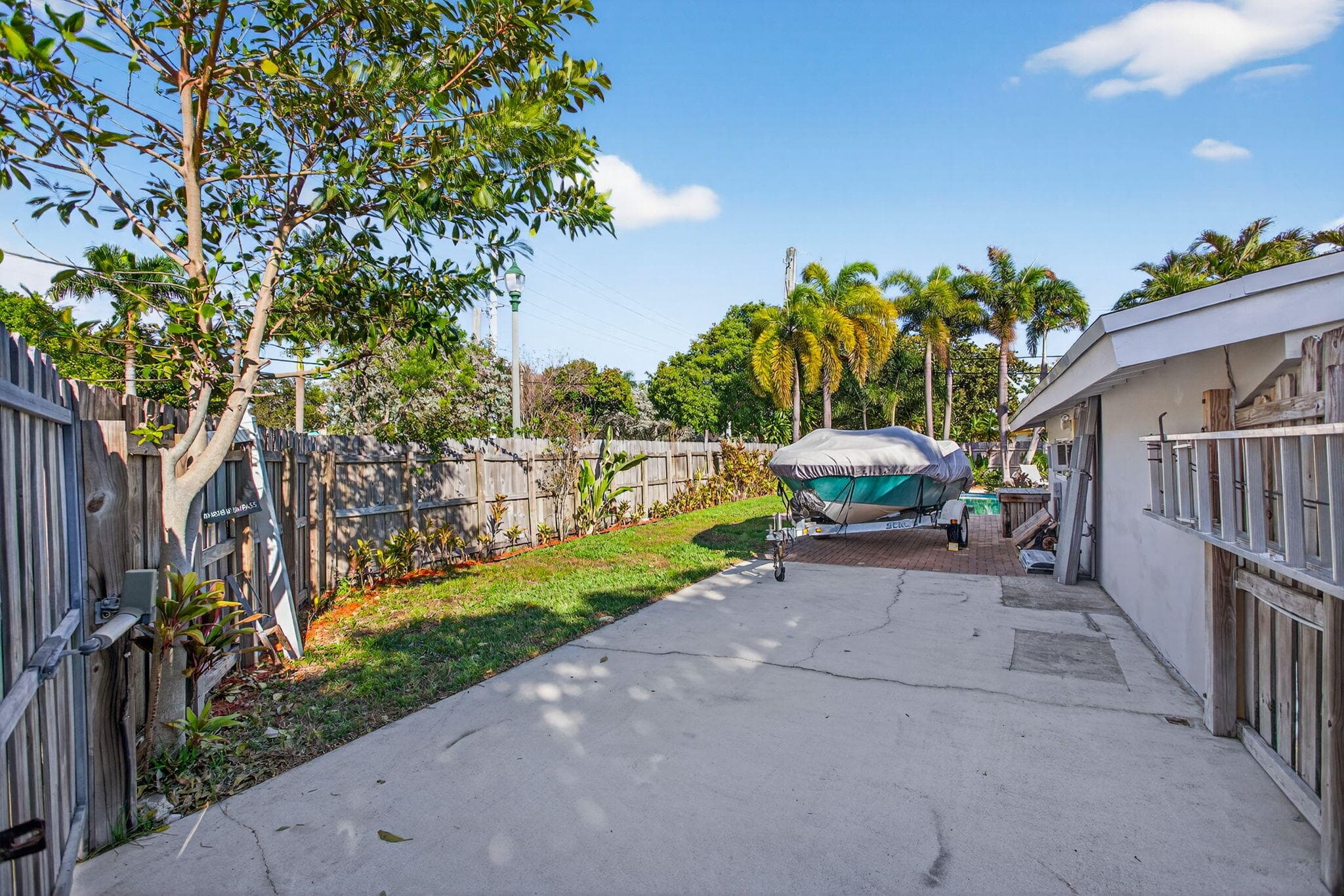 3792 NE 19th Avenue, Oakland Park, FL 33308 — photo 10 of 56