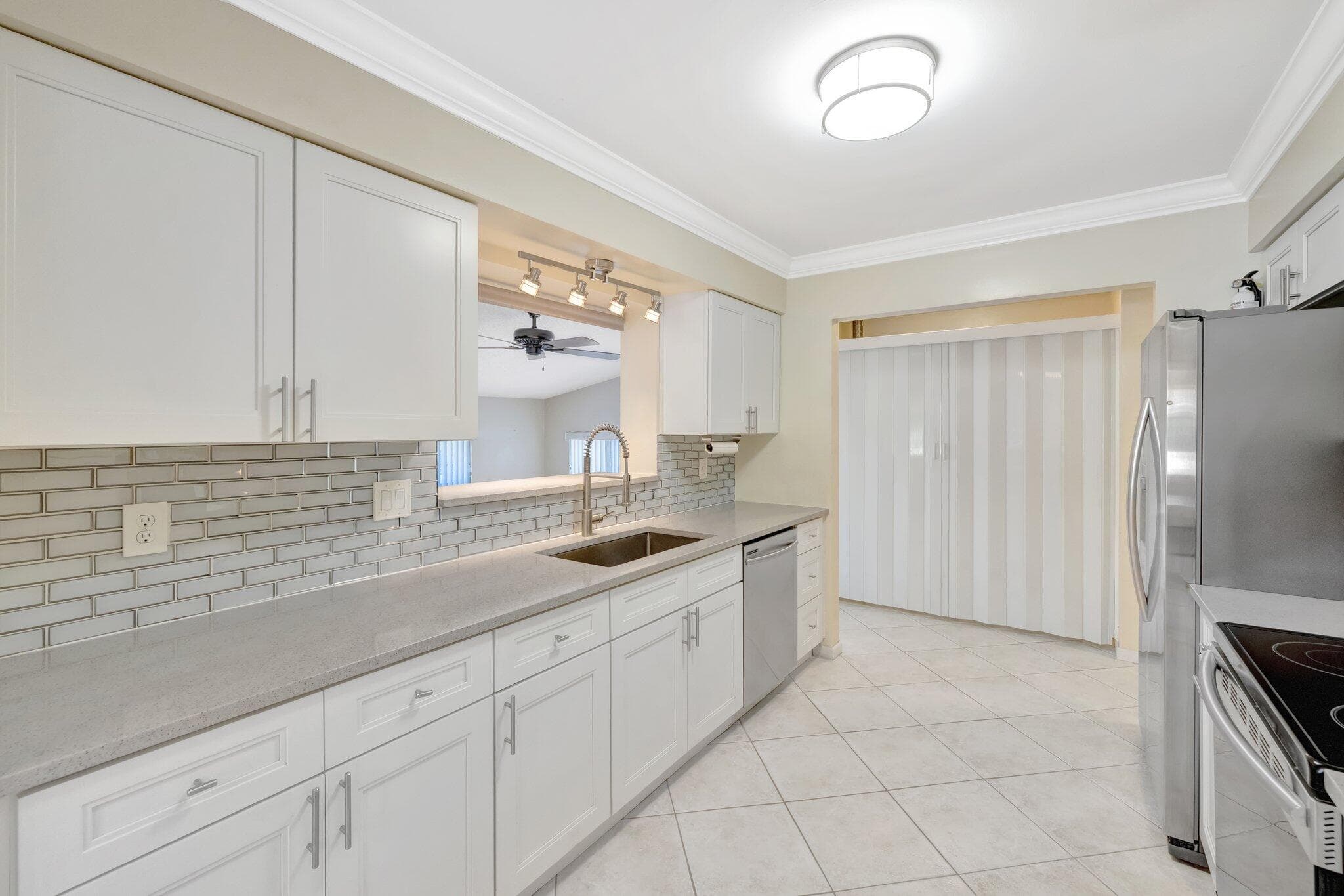 3792 NE 19th Avenue, Oakland Park, FL 33308 — photo 20 of 56