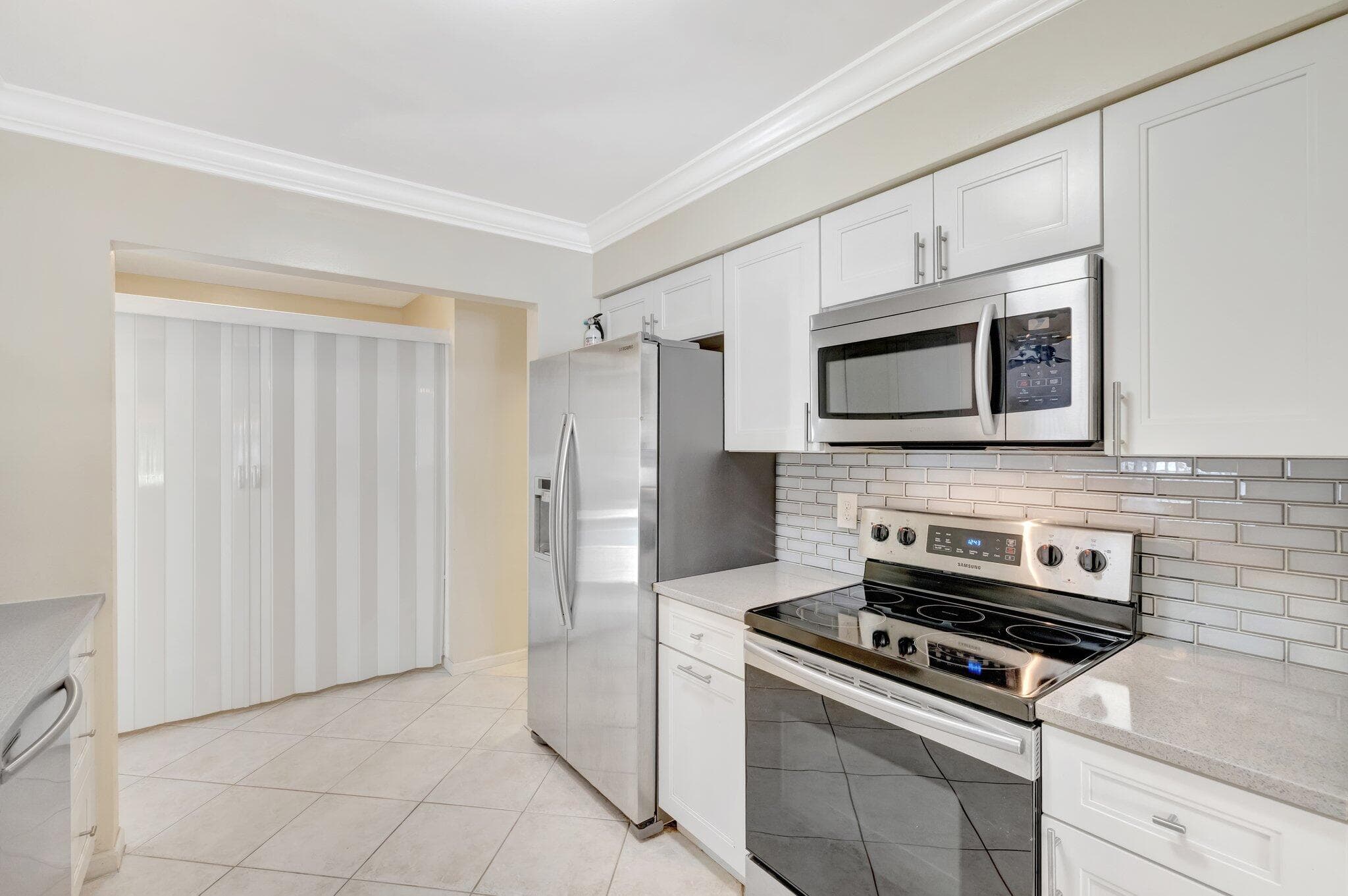 3792 NE 19th Avenue, Oakland Park, FL 33308 — photo 21 of 56