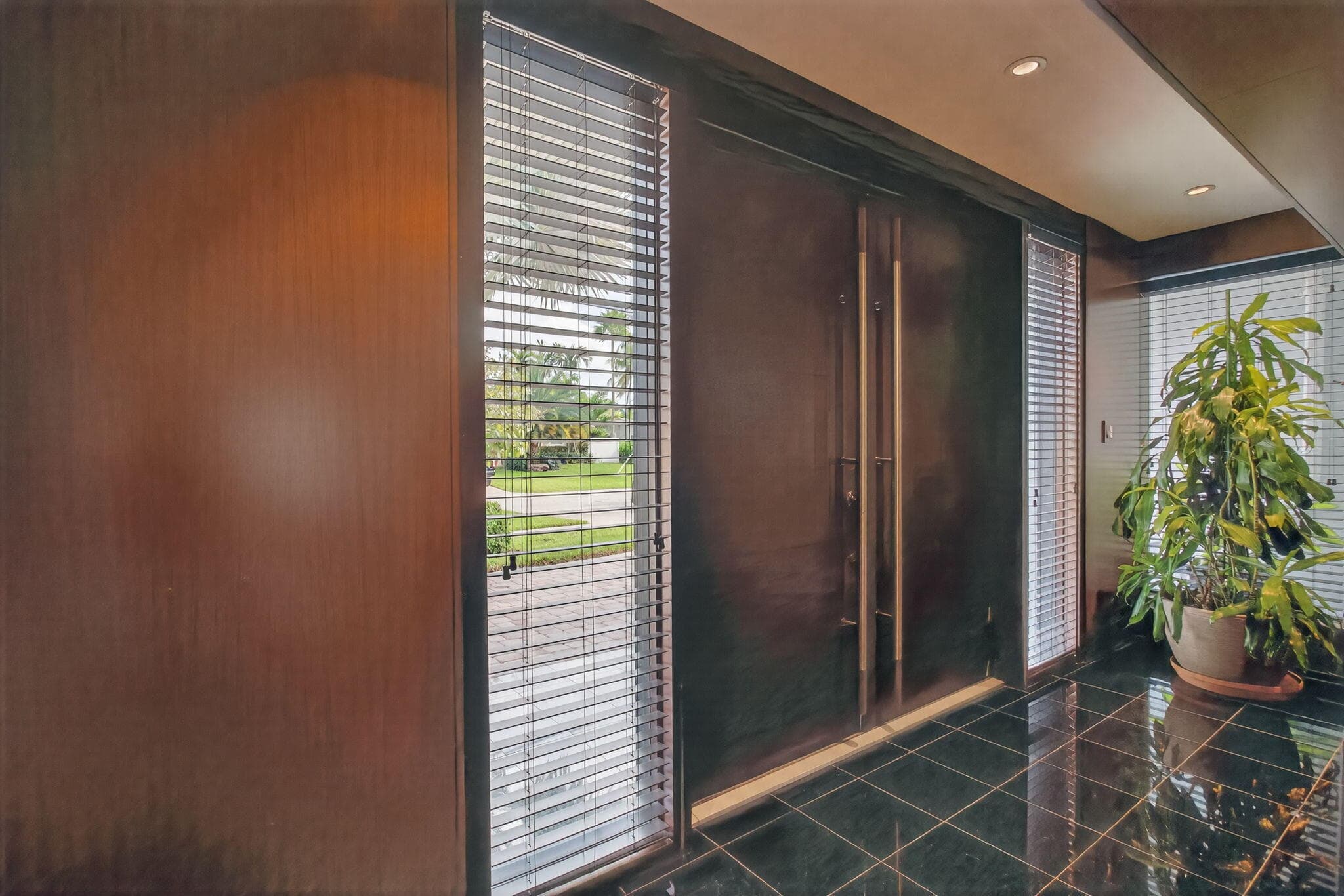 1141 SE 9th Avenue, Pompano Beach, FL 33060 — photo 4 of 57