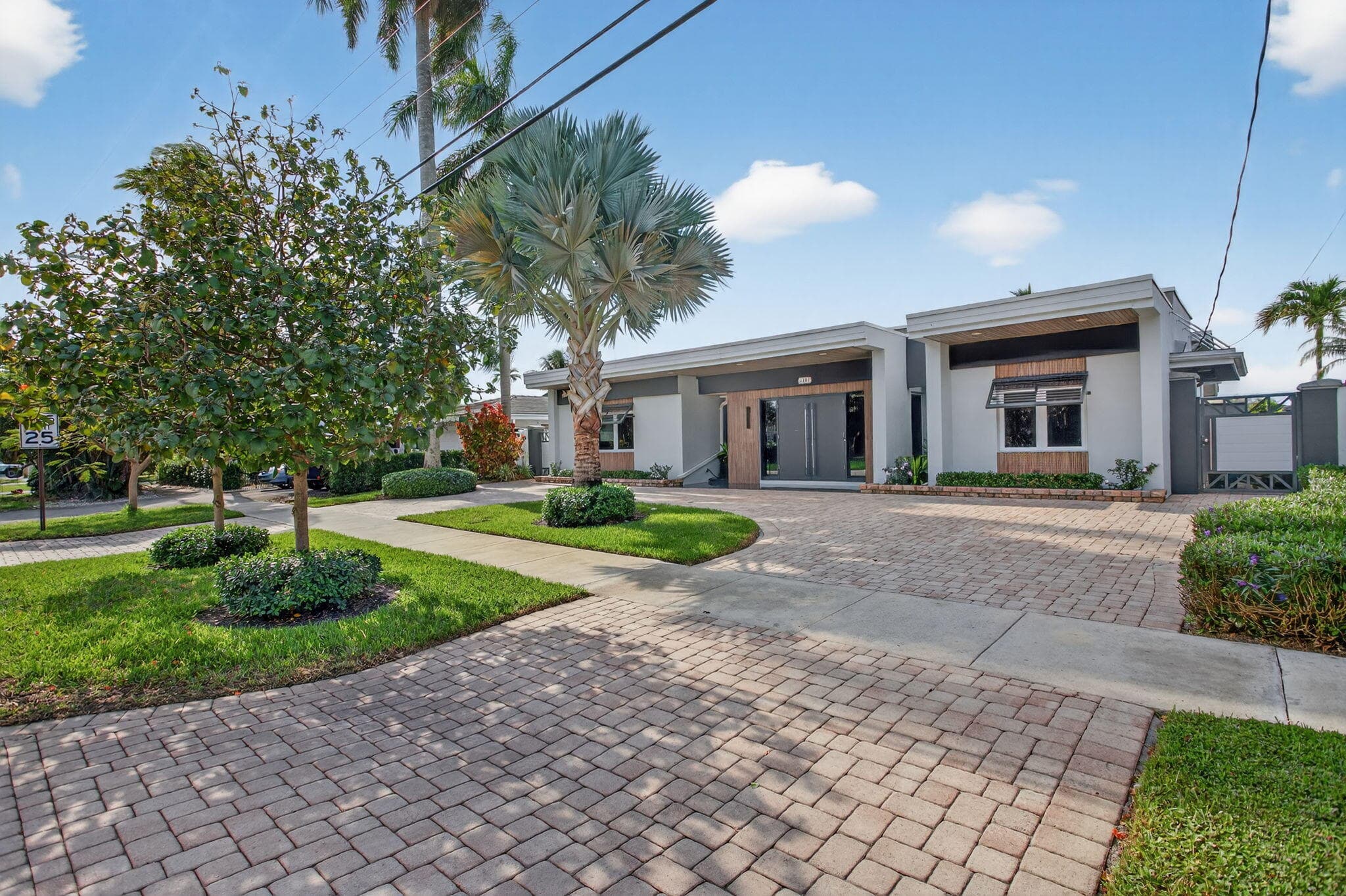 1141 SE 9th Avenue, Pompano Beach, FL 33060 — photo 3 of 57