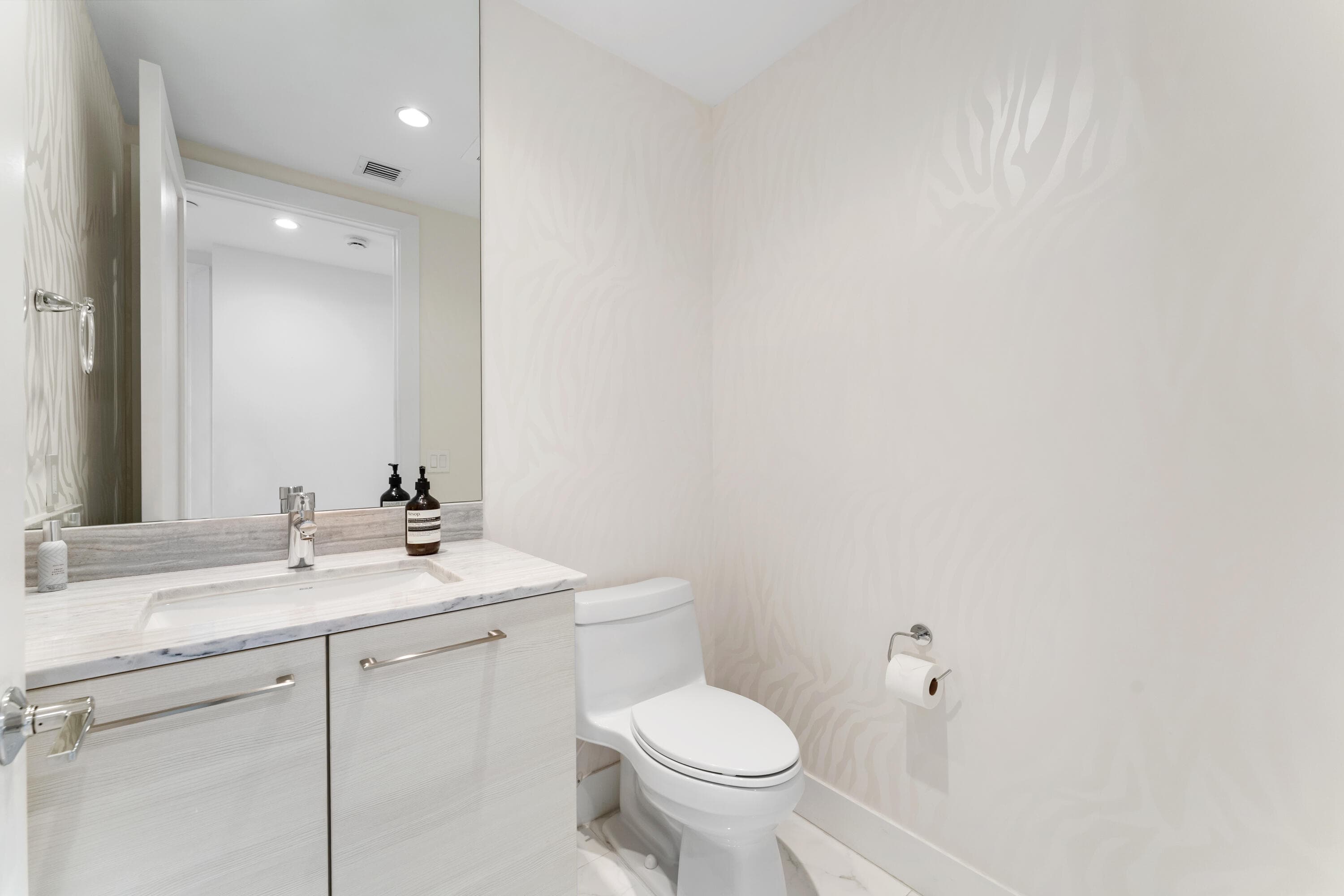 1 Water Club Way 603, North Palm Beach, FL 33408 — photo 32 of 89