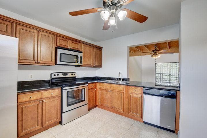 2006 Lakeview Drive W, Royal Palm Beach, FL 33411 — photo 4 of 16