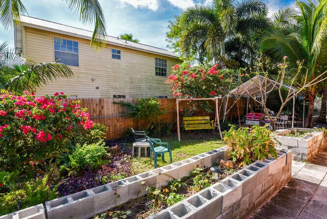 317 N D Street E, Lake Worth Beach, FL 33460 — photo 4 of 31