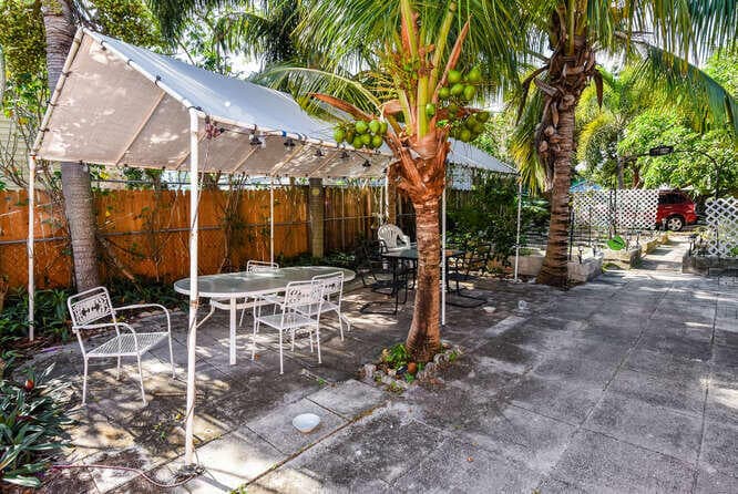 317 N D Street E, Lake Worth Beach, FL 33460 — photo 5 of 31