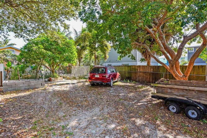 317 N D Street E, Lake Worth Beach, FL 33460 — photo 17 of 31