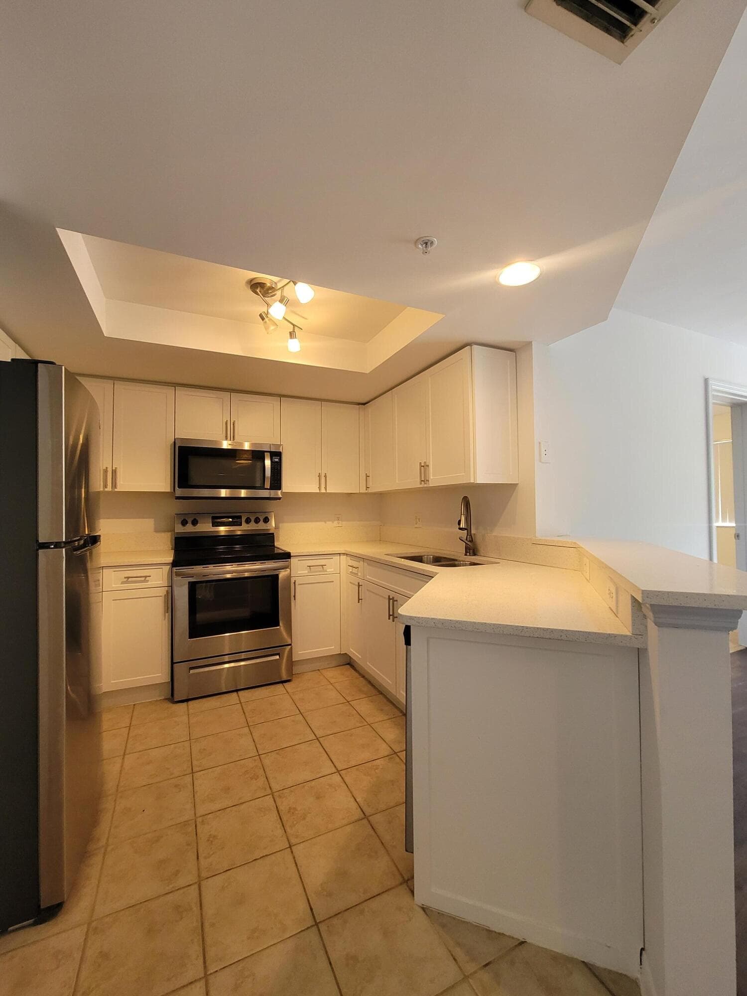 4163 N Haverhill Road 1204, West Palm Beach, FL 33417 — photo 5 of 10