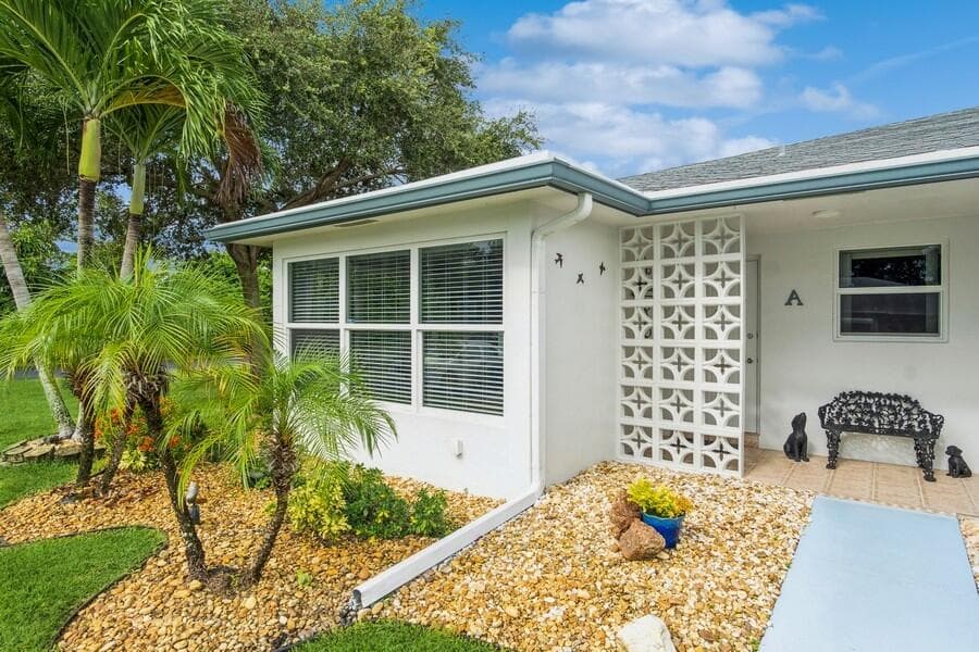 1230 S Drive Way A, Delray Beach, FL 33445 — photo 2 of 26
