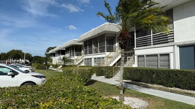 100 Stratford H, West Palm Beach, FL 33417 — photo 1 of 21