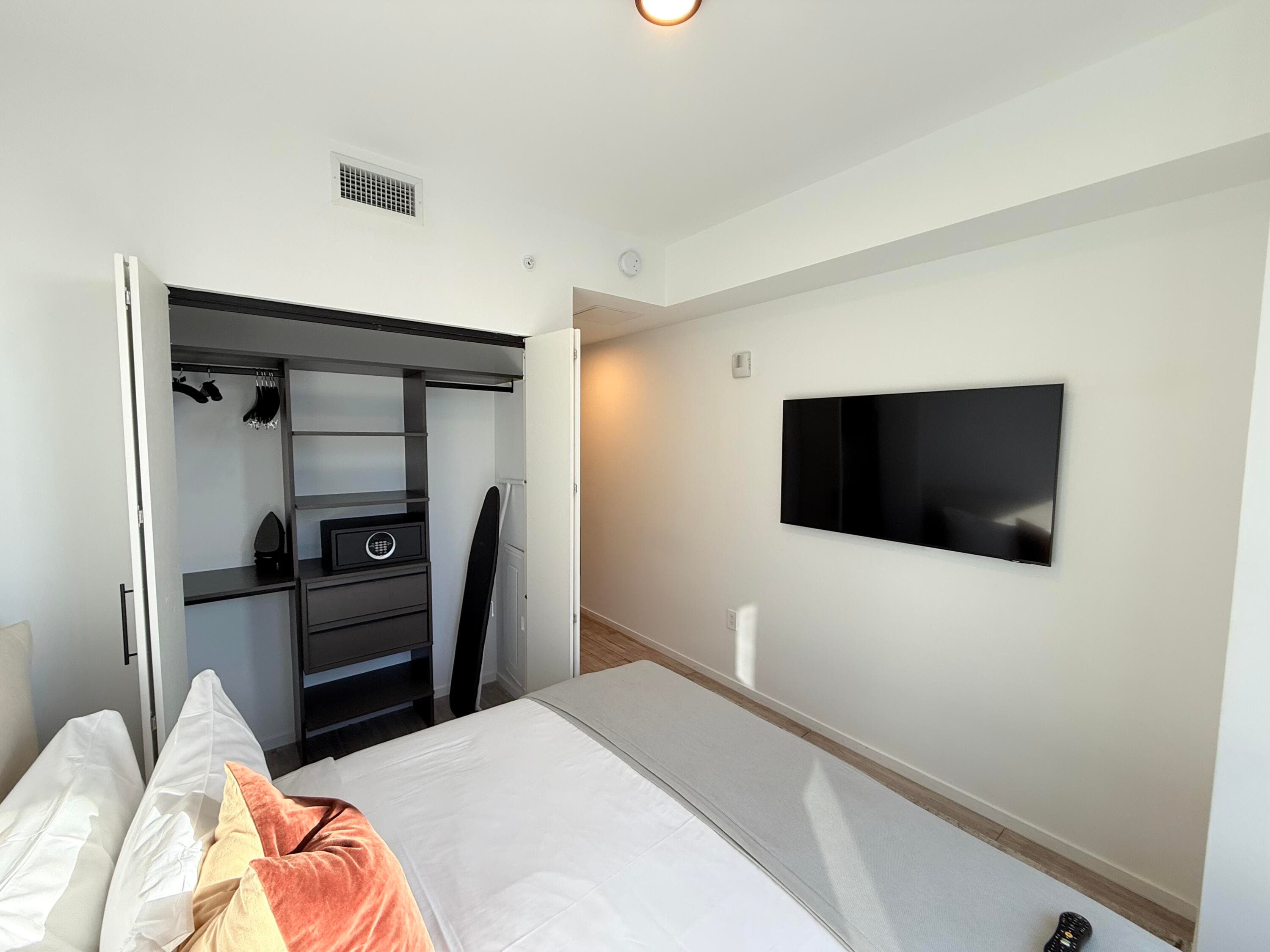 398 NE 5th Street 1715, Miami, FL 33132 — photo 13 of 24