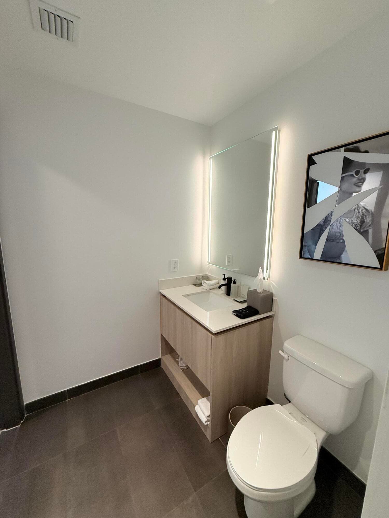 398 NE 5th Street 1715, Miami, FL 33132 — photo 14 of 24