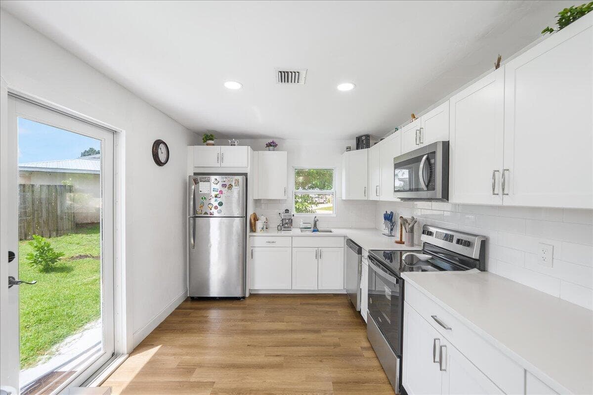 300 SW Prima Vista Boulevard, Port St. Lucie, FL 34983 — photo 14 of 21