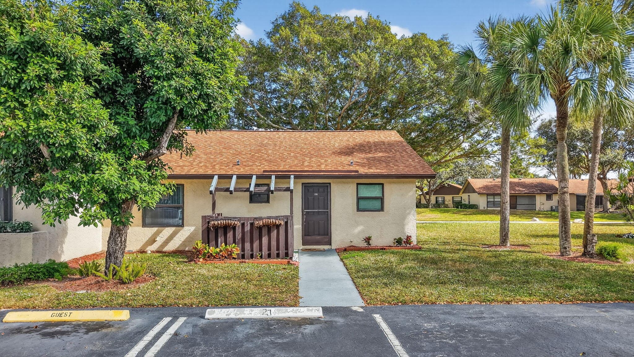 28 Via De Casas Norte 28, Boynton Beach, FL 33426 — photo 2 of 48