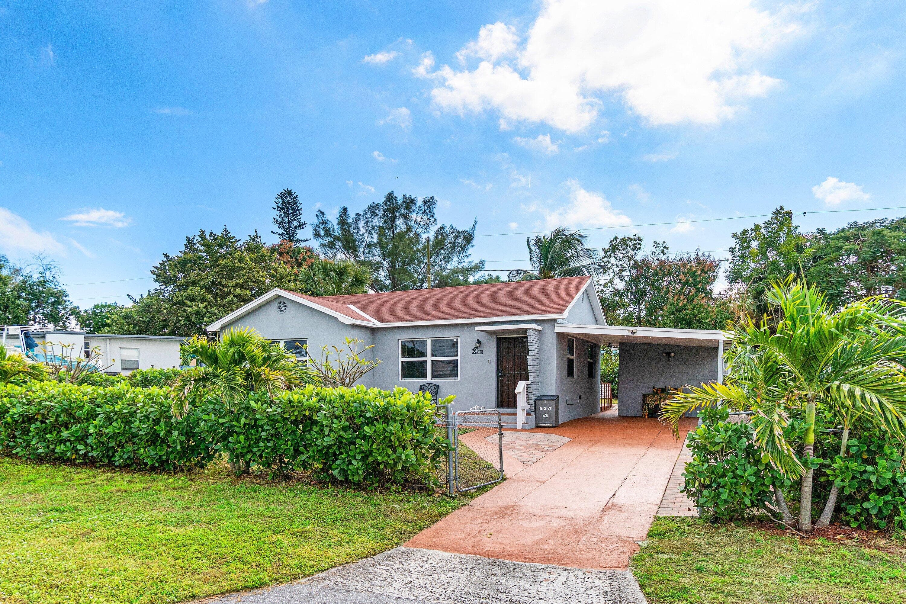 930 43rd Street, West Palm Beach, FL 33407 — photo 1 of 34