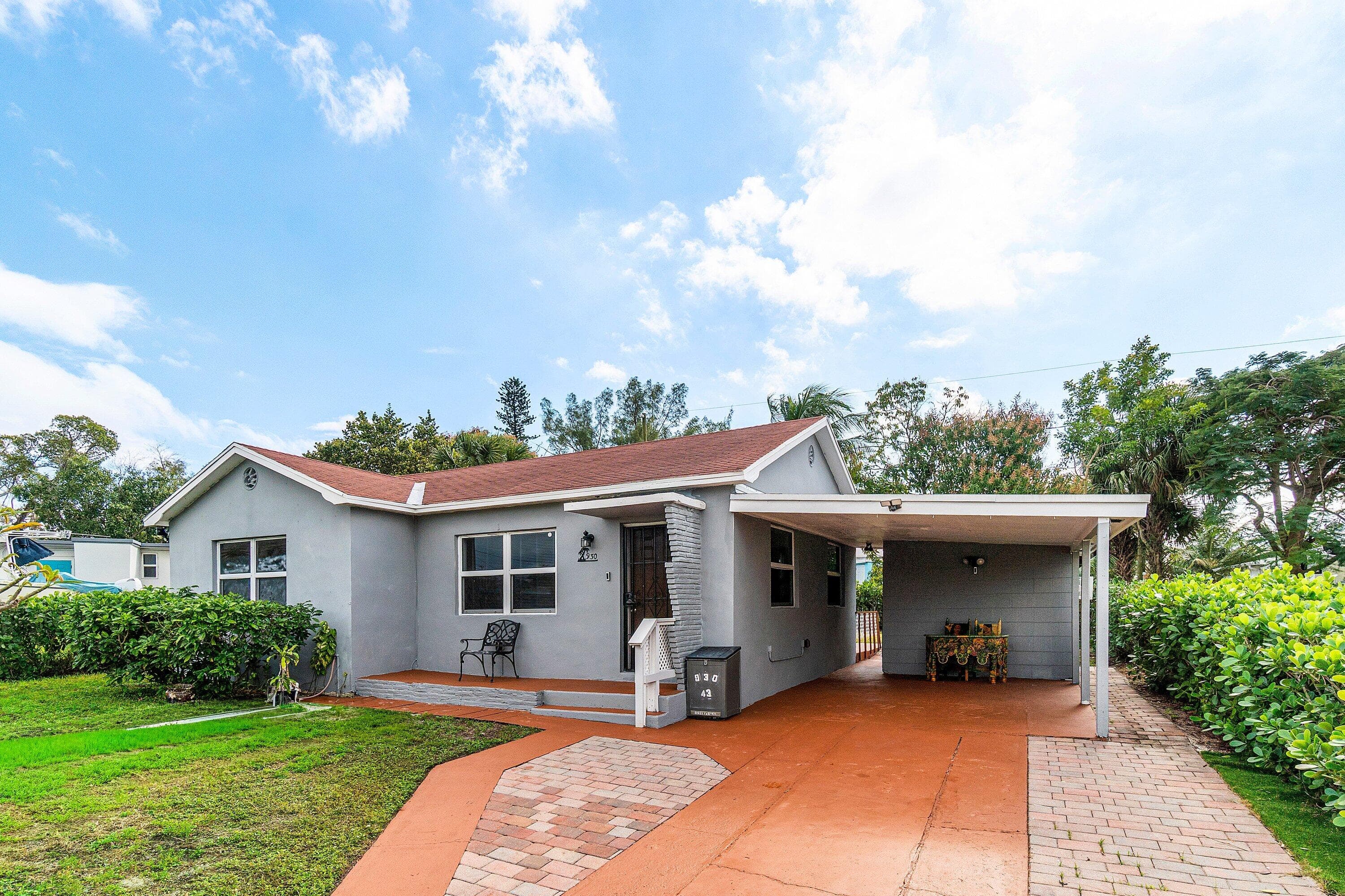 930 43rd Street, West Palm Beach, FL 33407 — photo 3 of 34