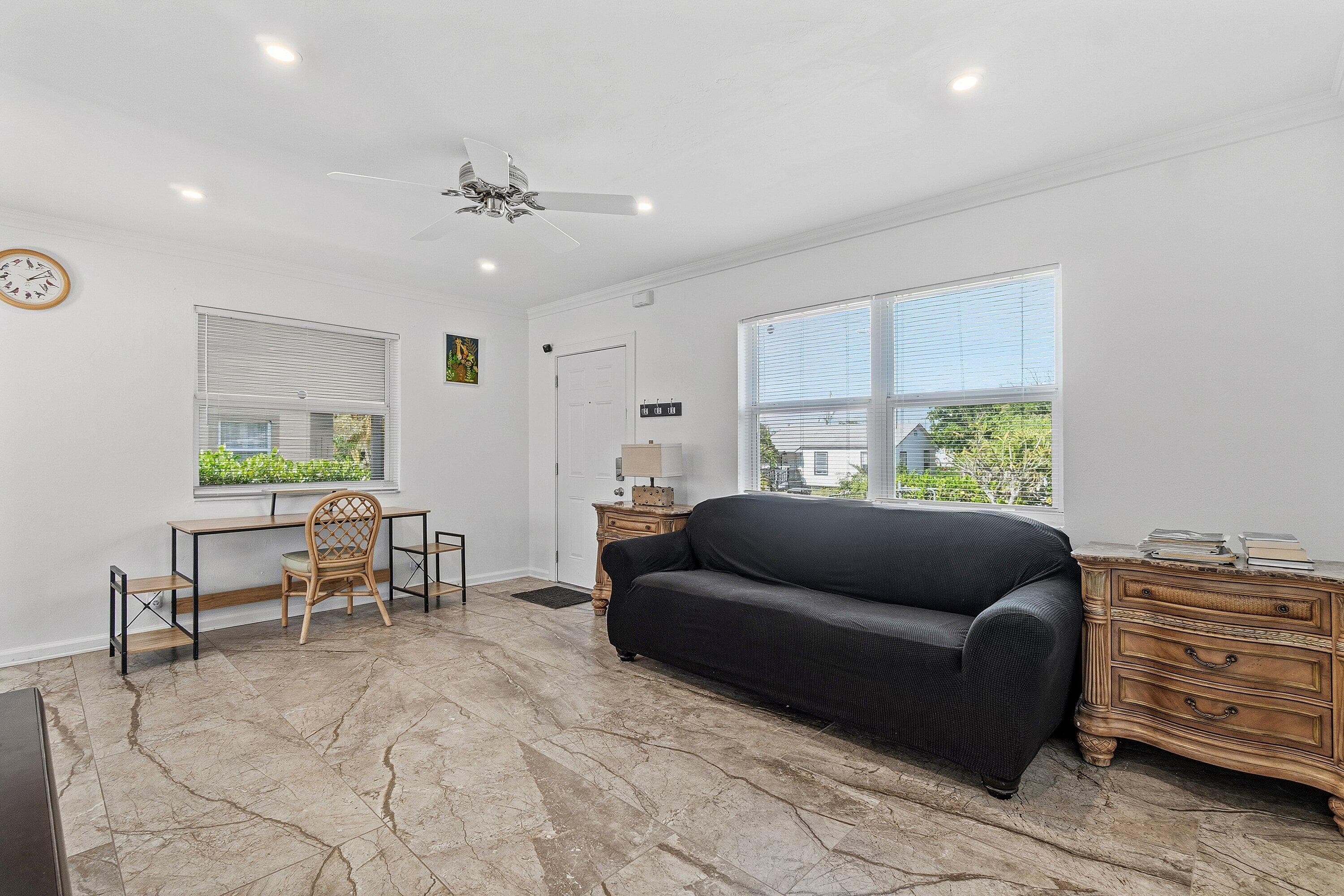 930 43rd Street, West Palm Beach, FL 33407 — photo 5 of 34