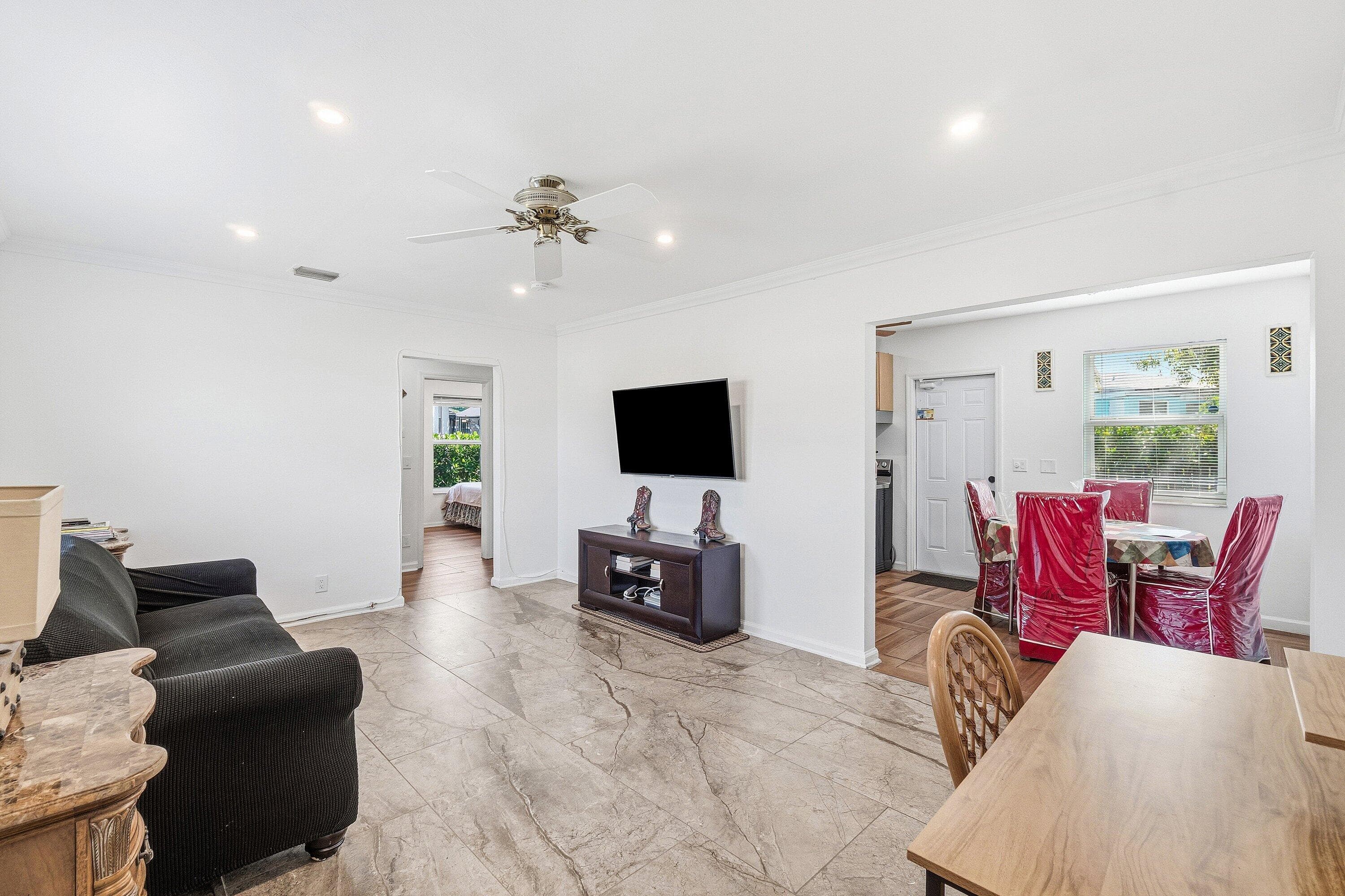930 43rd Street, West Palm Beach, FL 33407 — photo 8 of 34